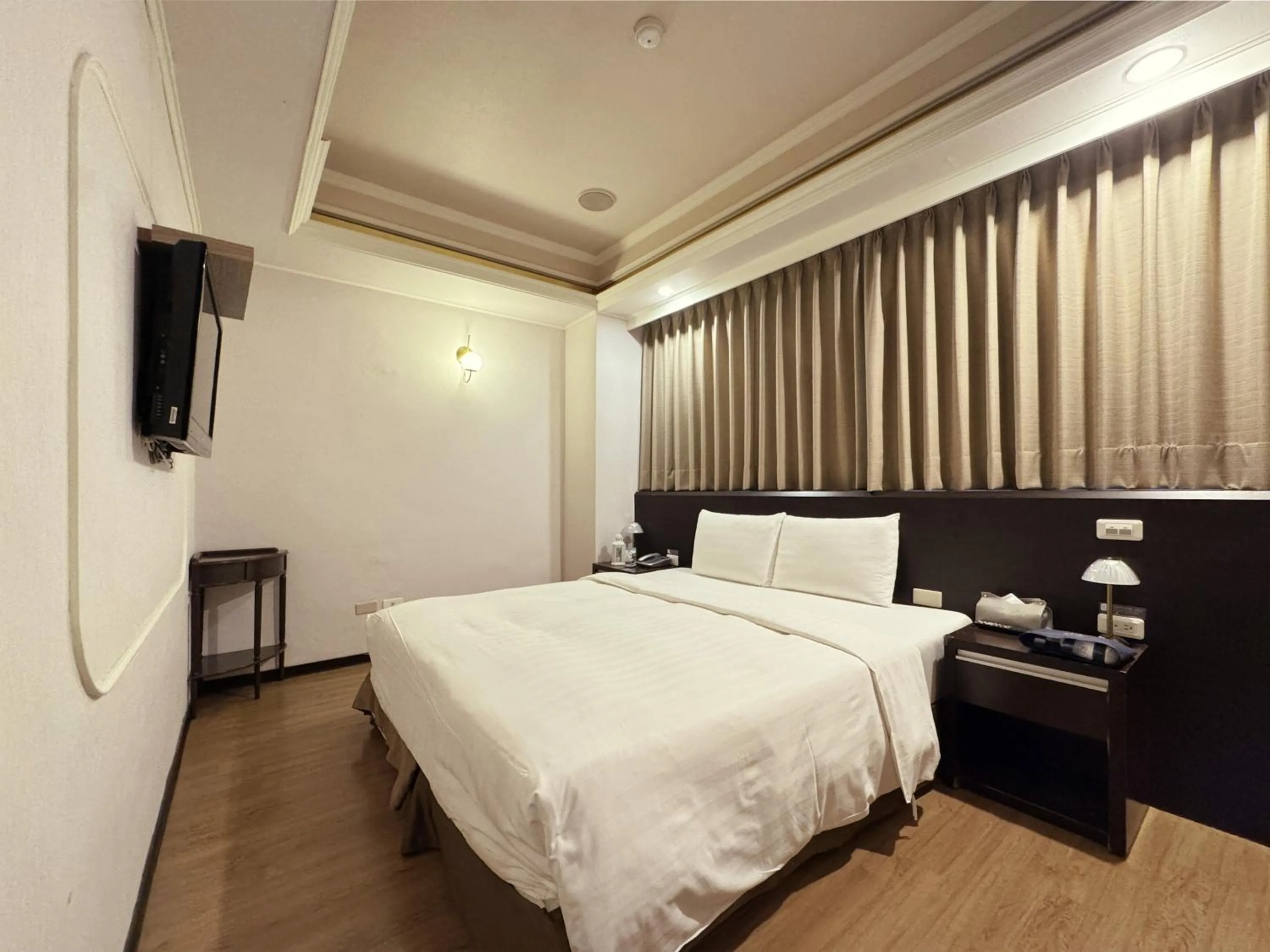 Photo of the whole room, Bed in Finders Hotel Hualien Station