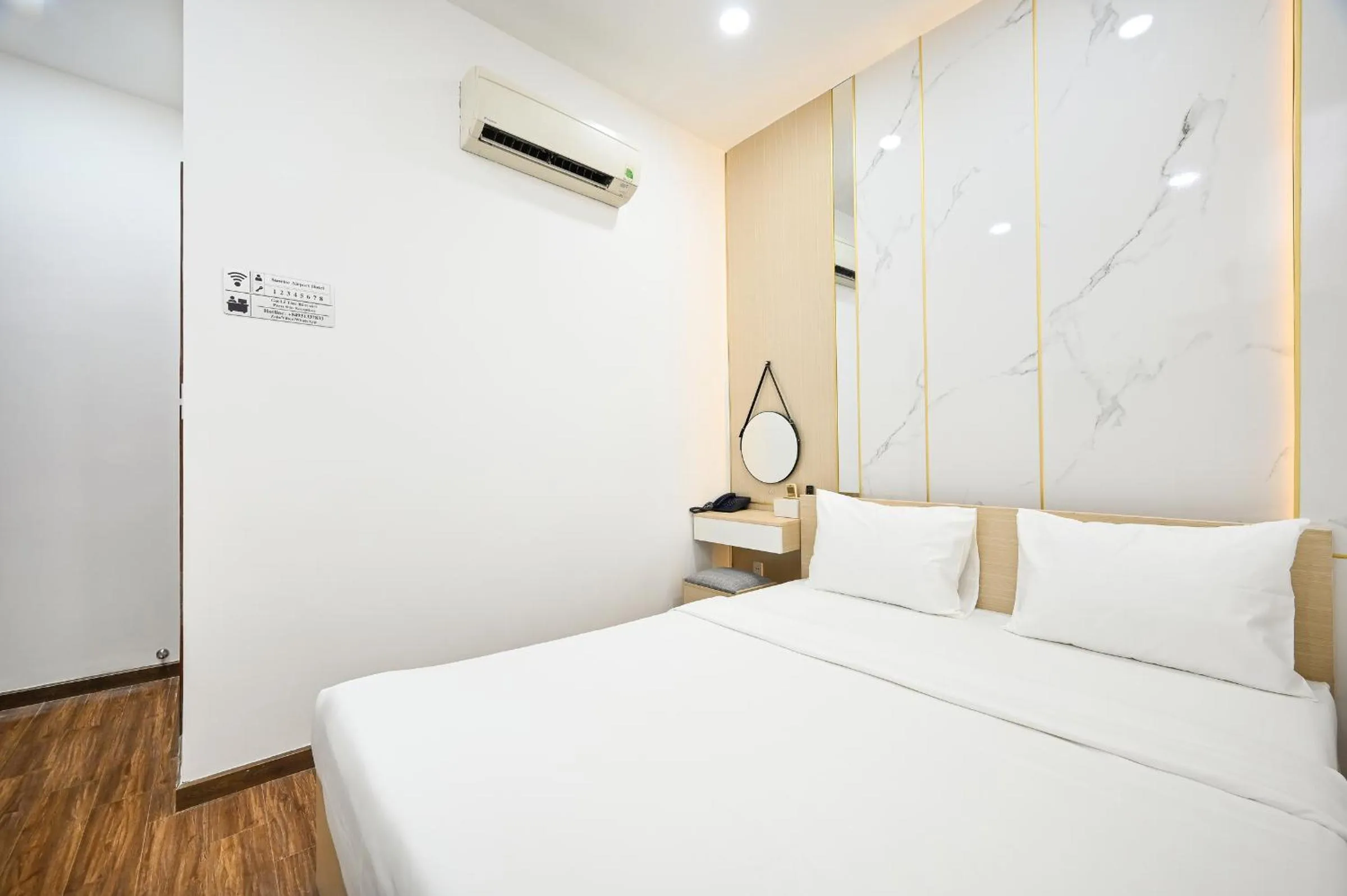 Bed in Sunrise Airport Hotel