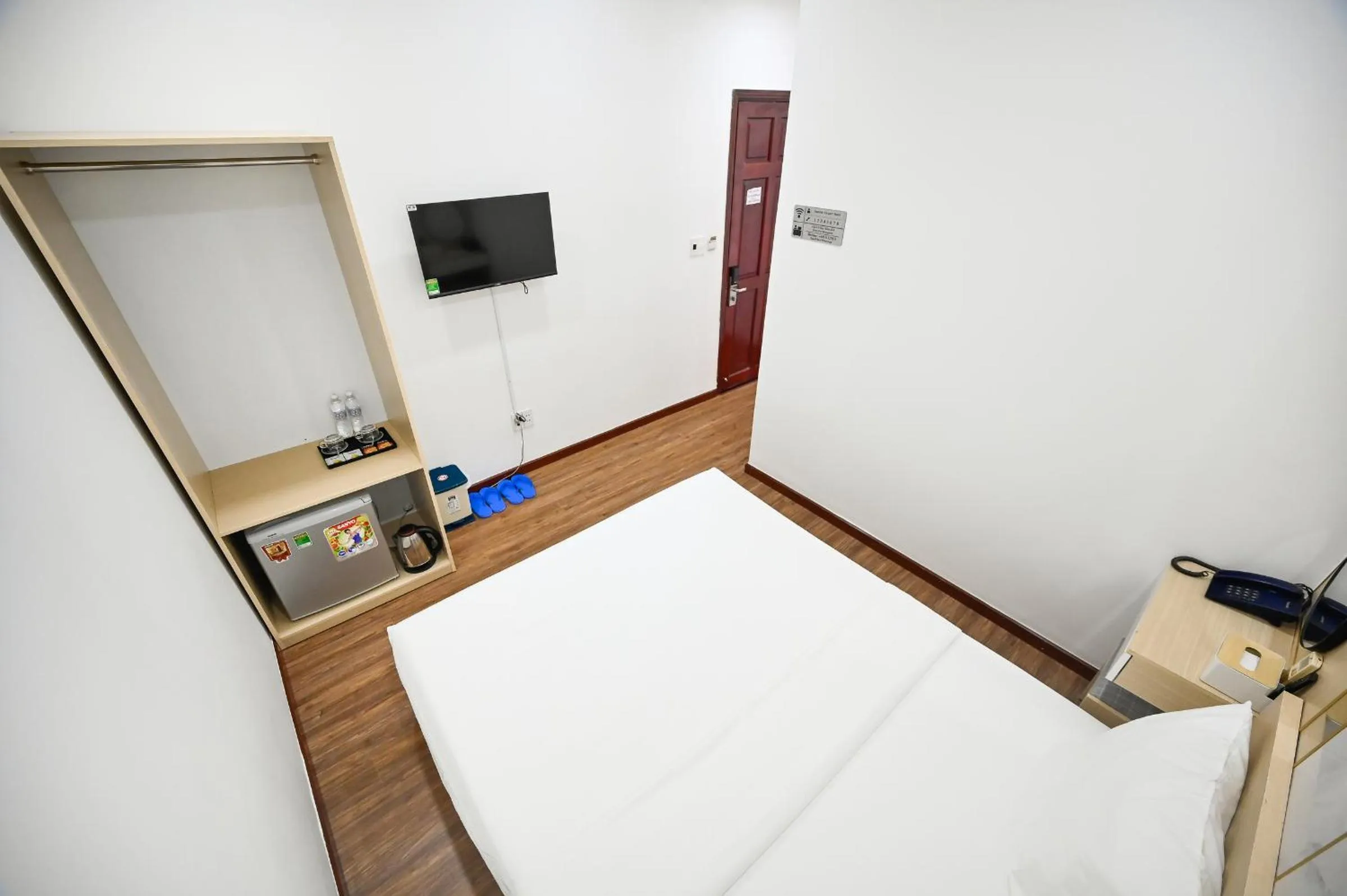 TV and multimedia, Bed in Sunrise Airport Hotel