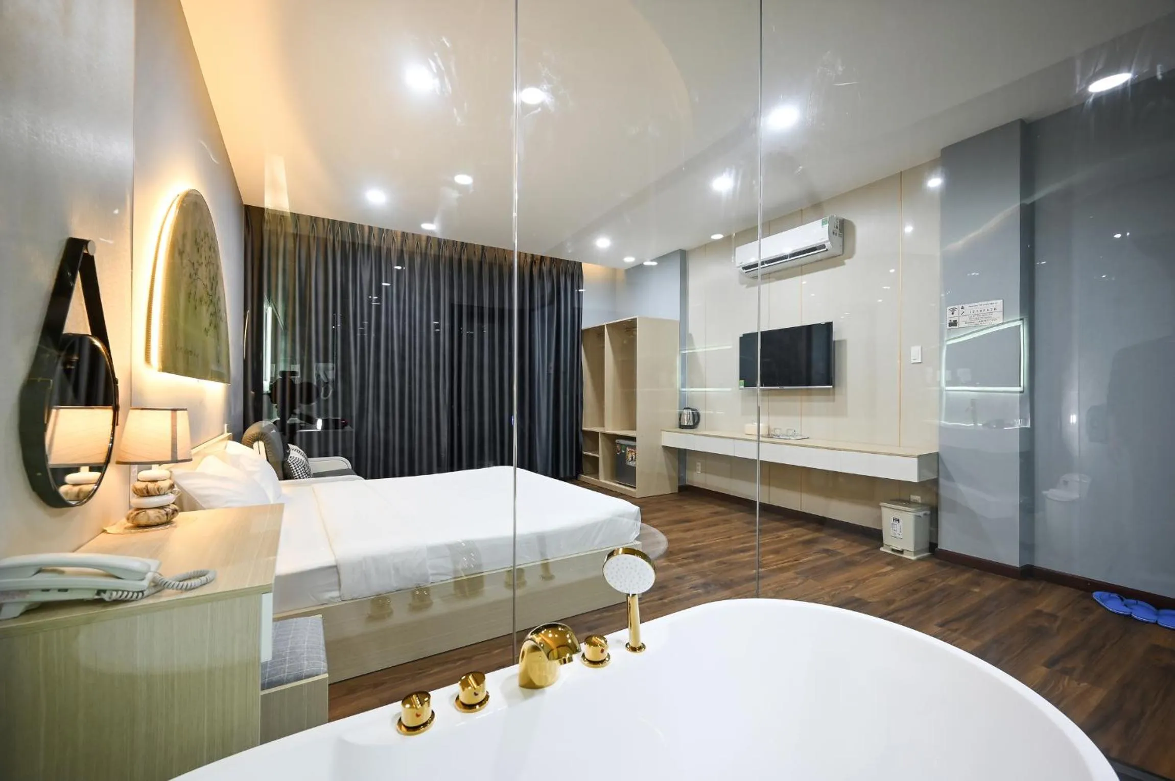 Bathroom, Bed in Sunrise Airport Hotel