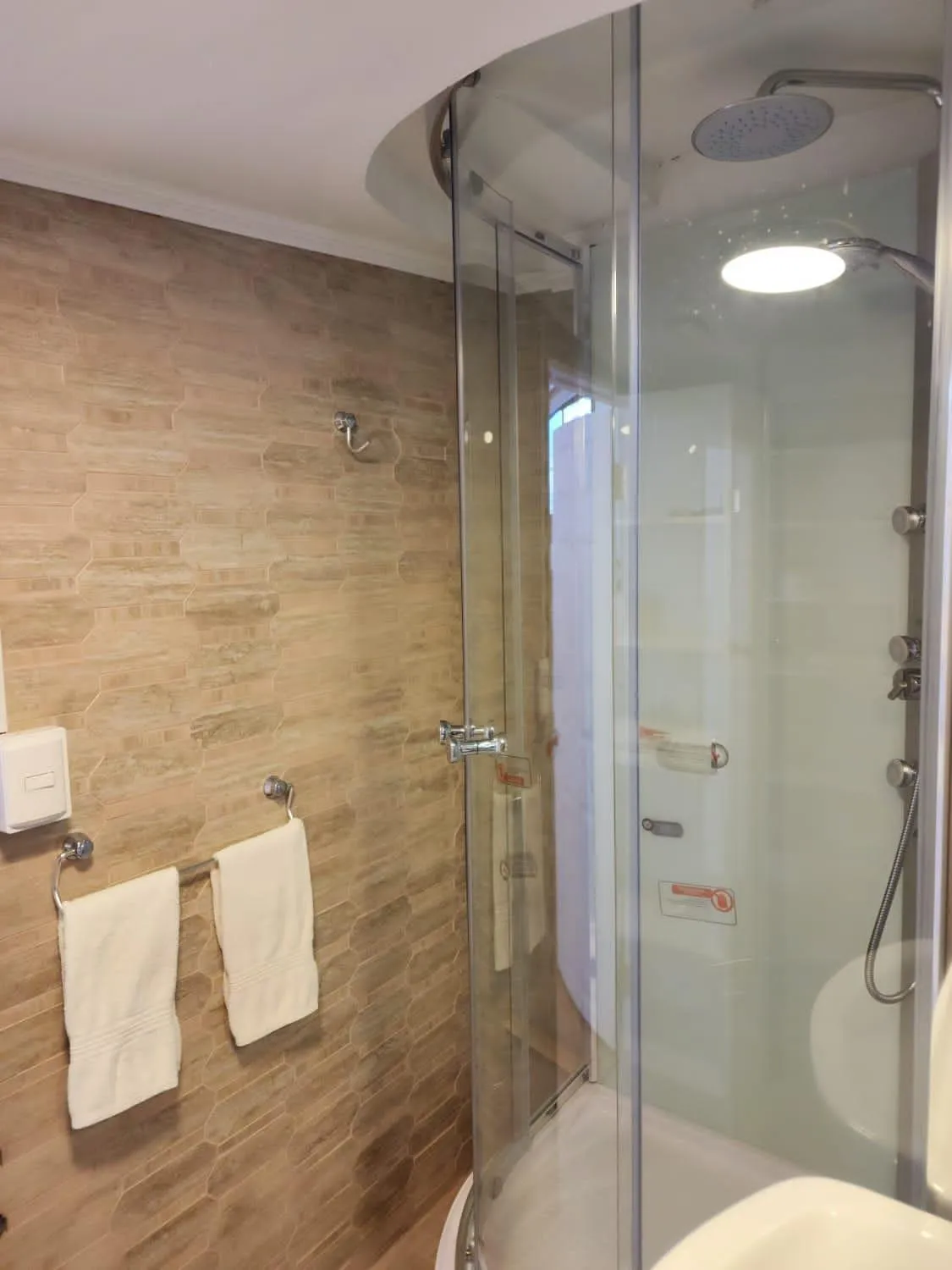 Shower in NEW HOTEL CRUZ DEL SUR