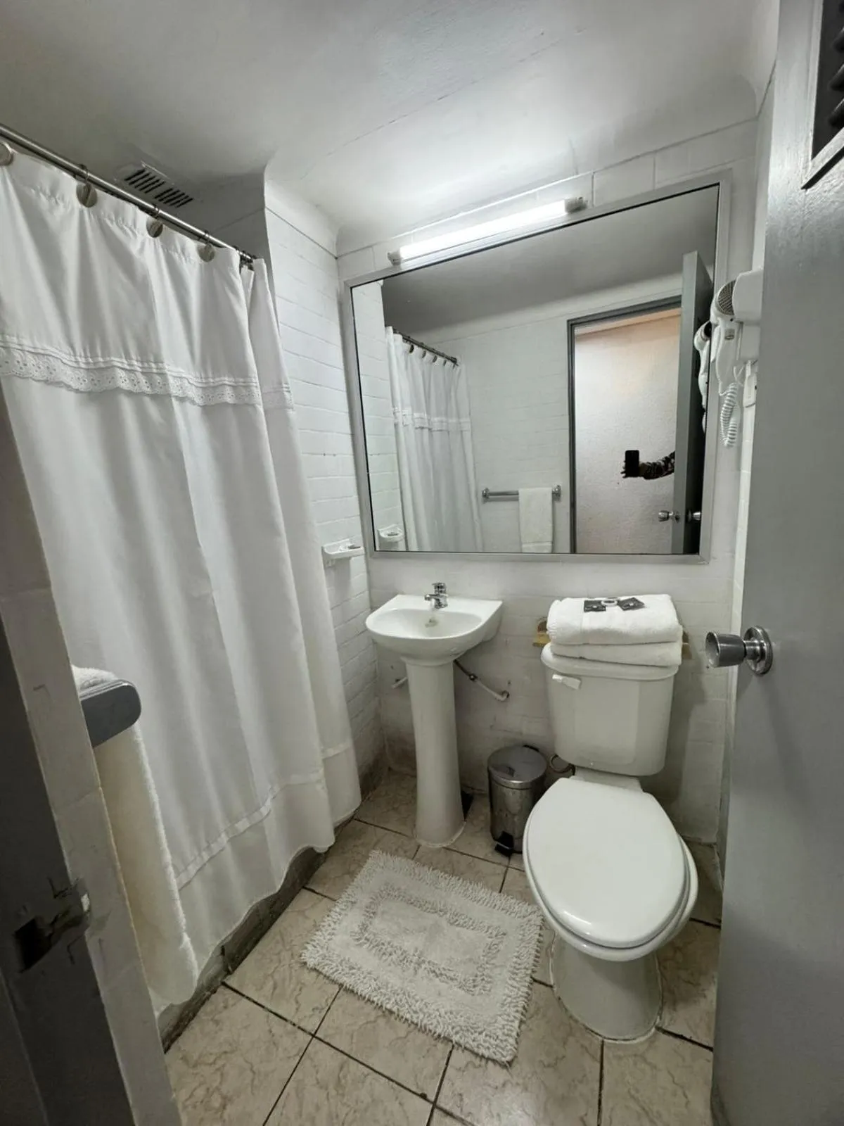 Shower in NEW HOTEL CRUZ DEL SUR