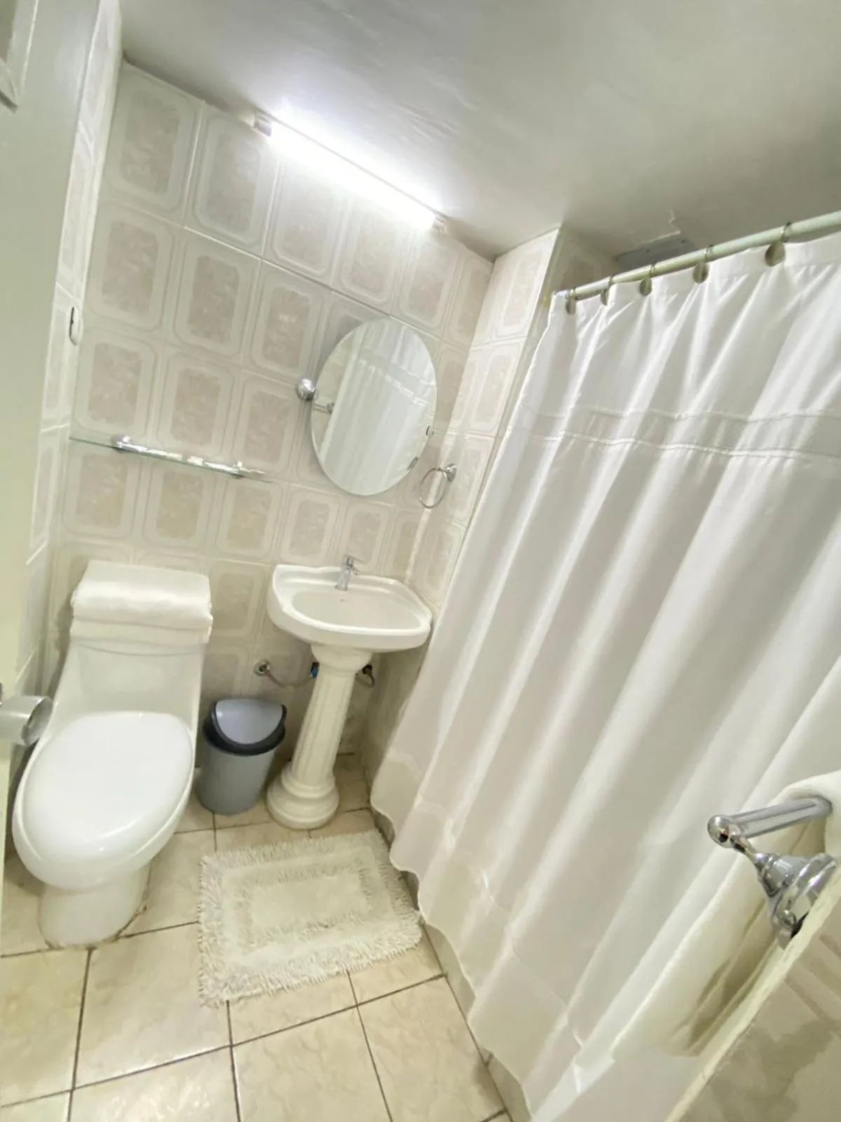 Shower in NEW HOTEL CRUZ DEL SUR