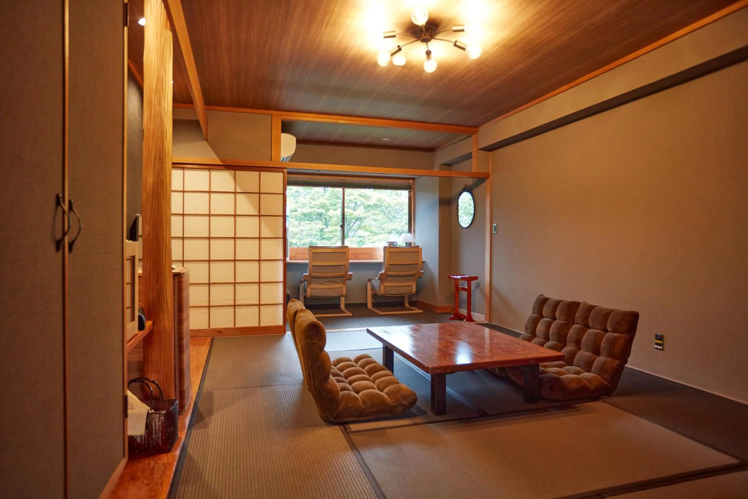Photo of the whole room in Towadakohan Sakura