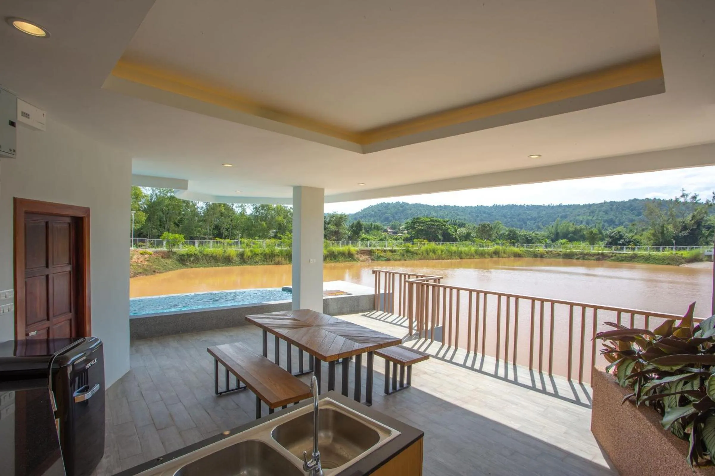 Nakaburi Sanctuary Resort&Spa