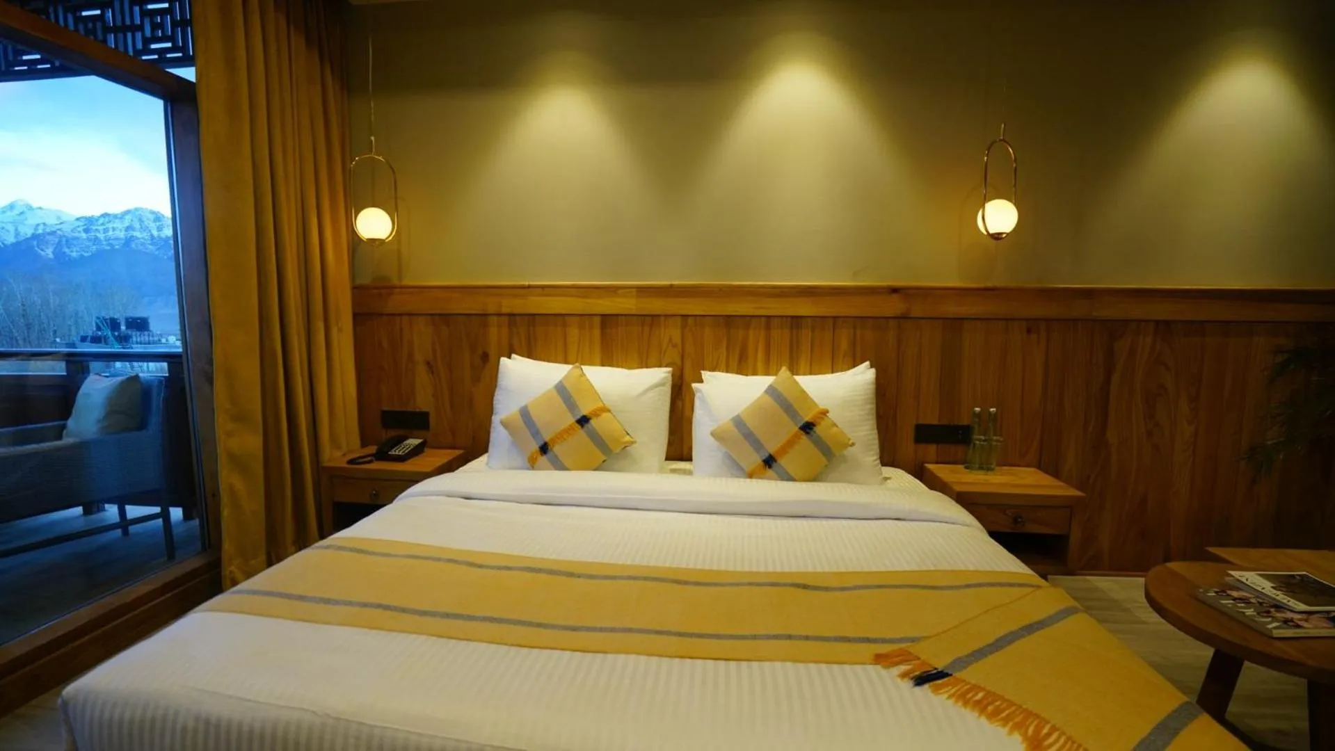 Bed in Hotel Rewa Ladakh