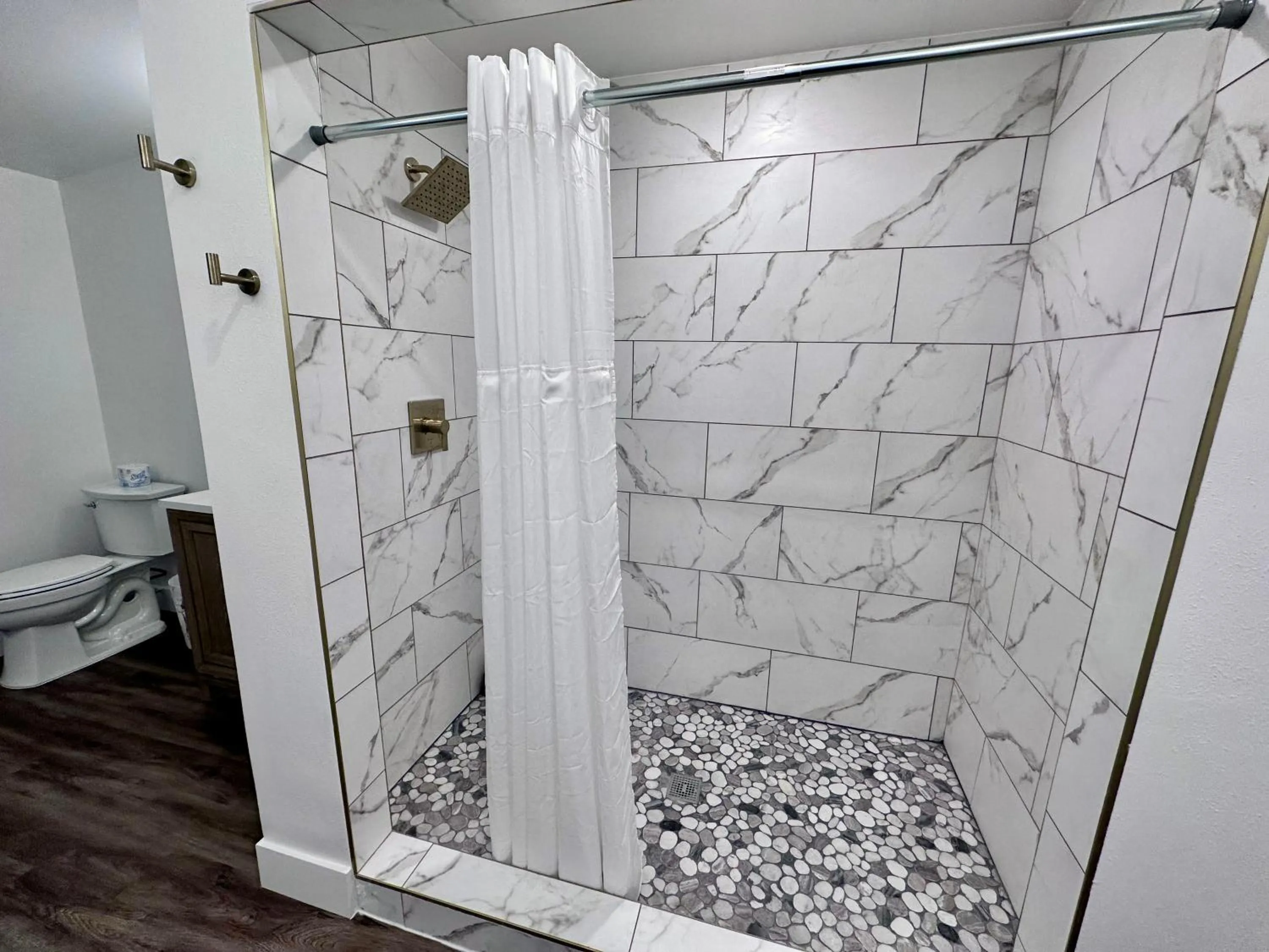 Shower in Sierra Motor Lodge - A Sierra Blue Hotel