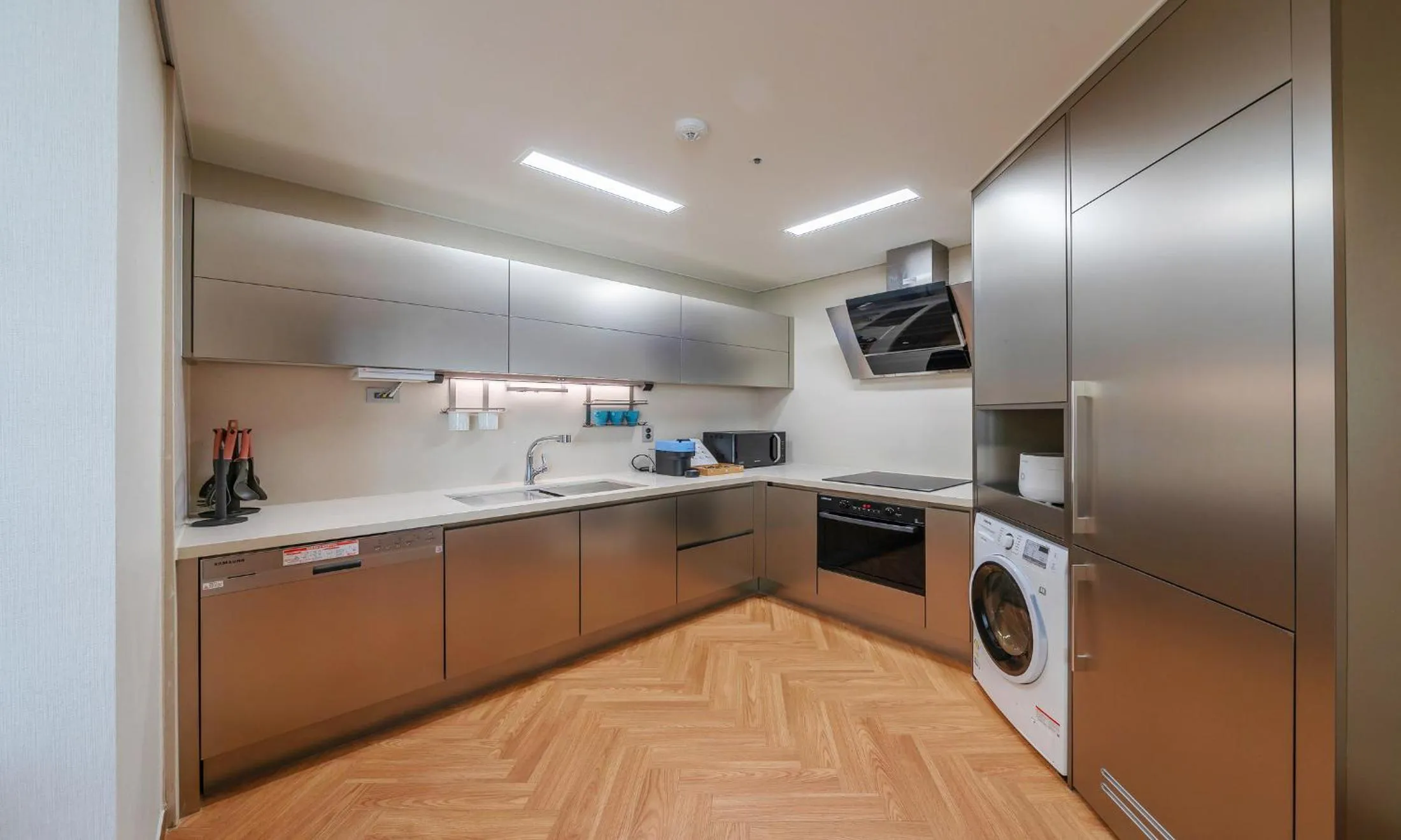 Busan Station BOOKING THE BAY