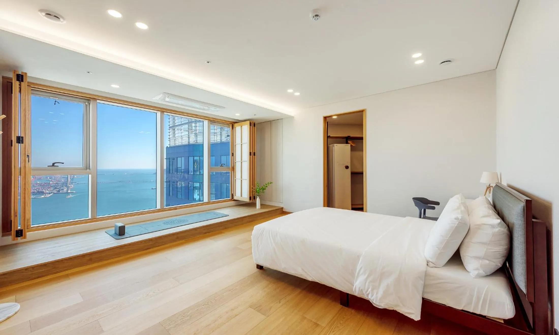 Bed in Busan Station BOOKING THE BAY