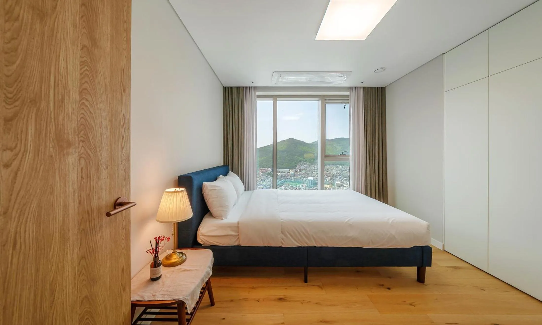 Bed in Busan Station BOOKING THE BAY