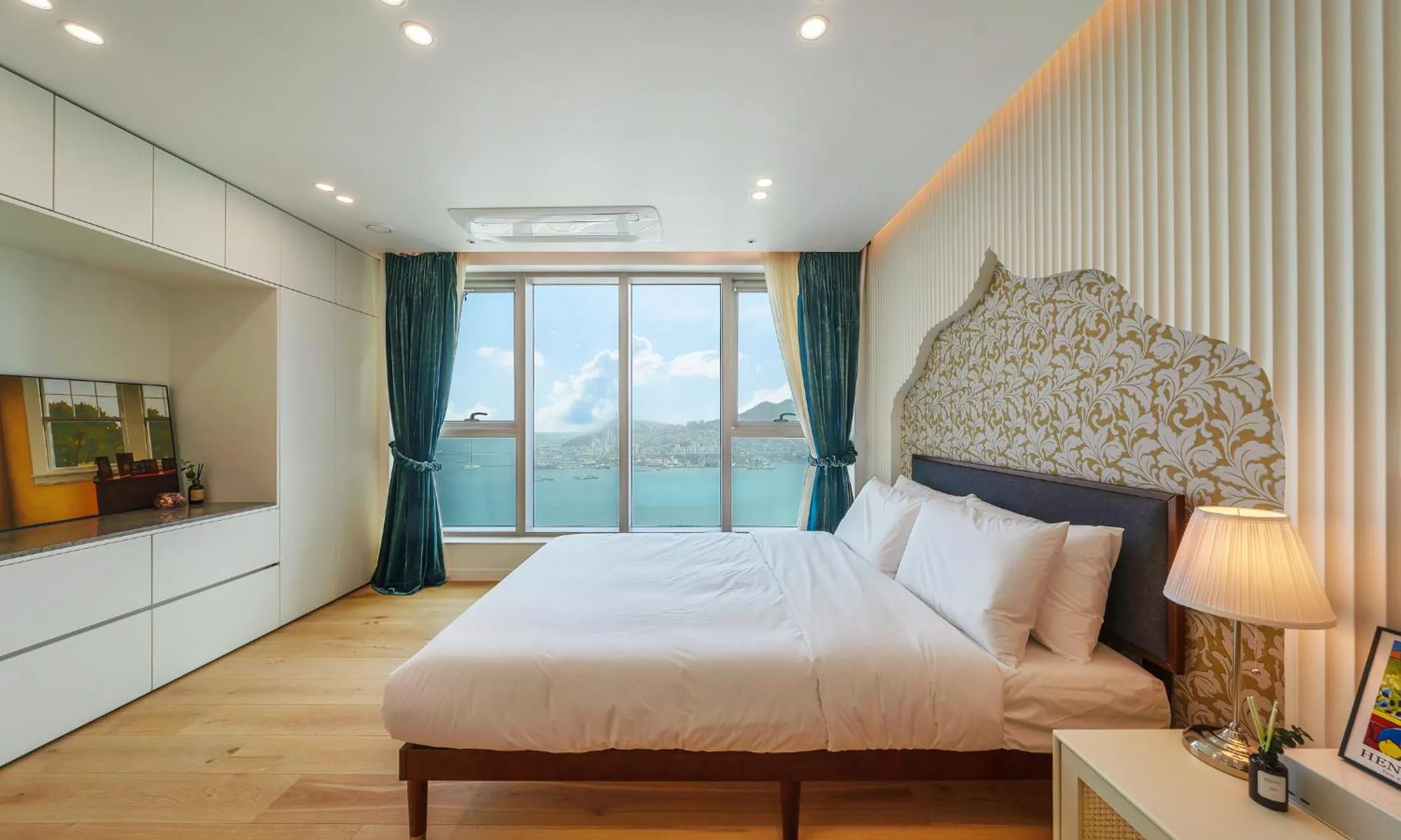 Bed in Busan Station BOOKING THE BAY