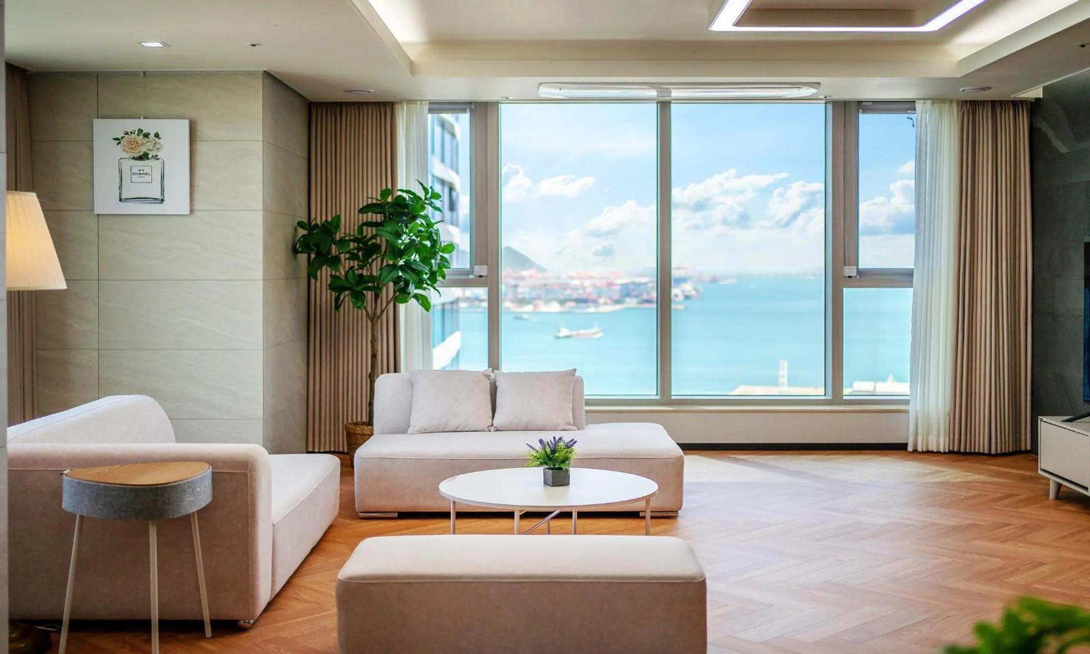 Busan Station BOOKING THE BAY