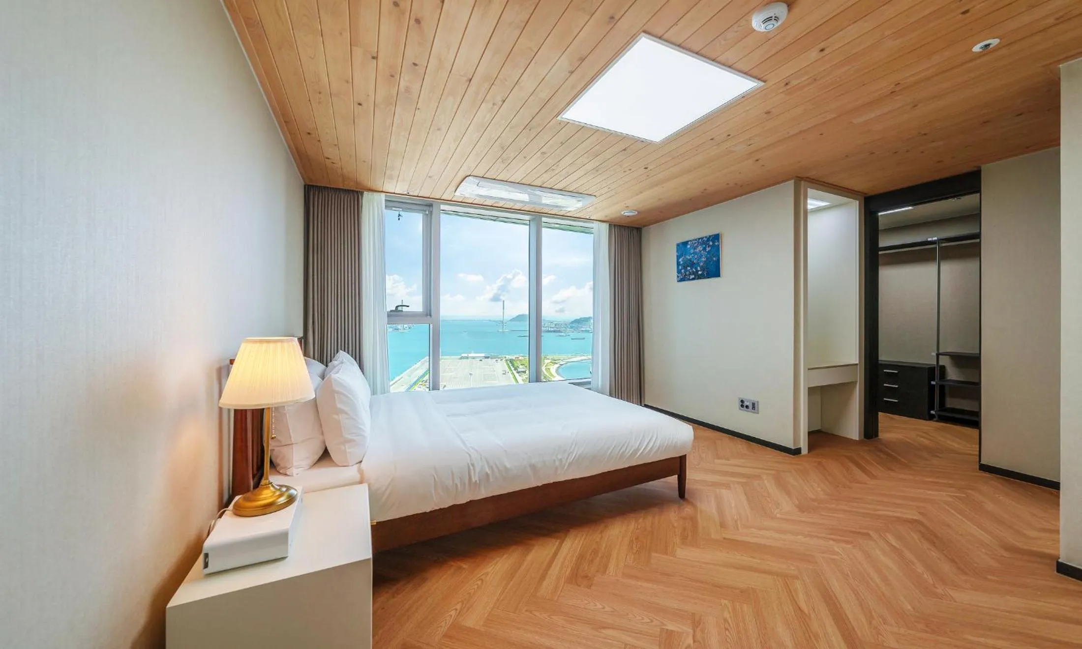 Bed in Busan Station BOOKING THE BAY