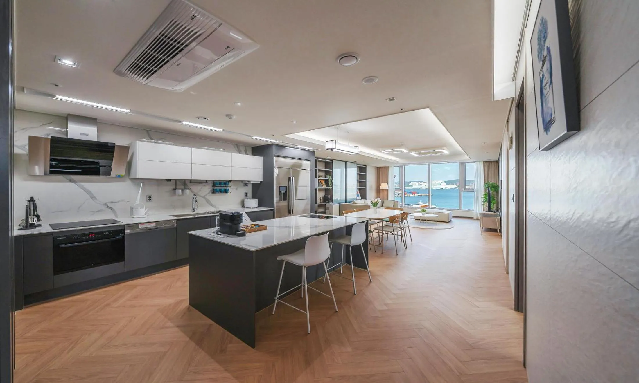 Busan Station BOOKING THE BAY