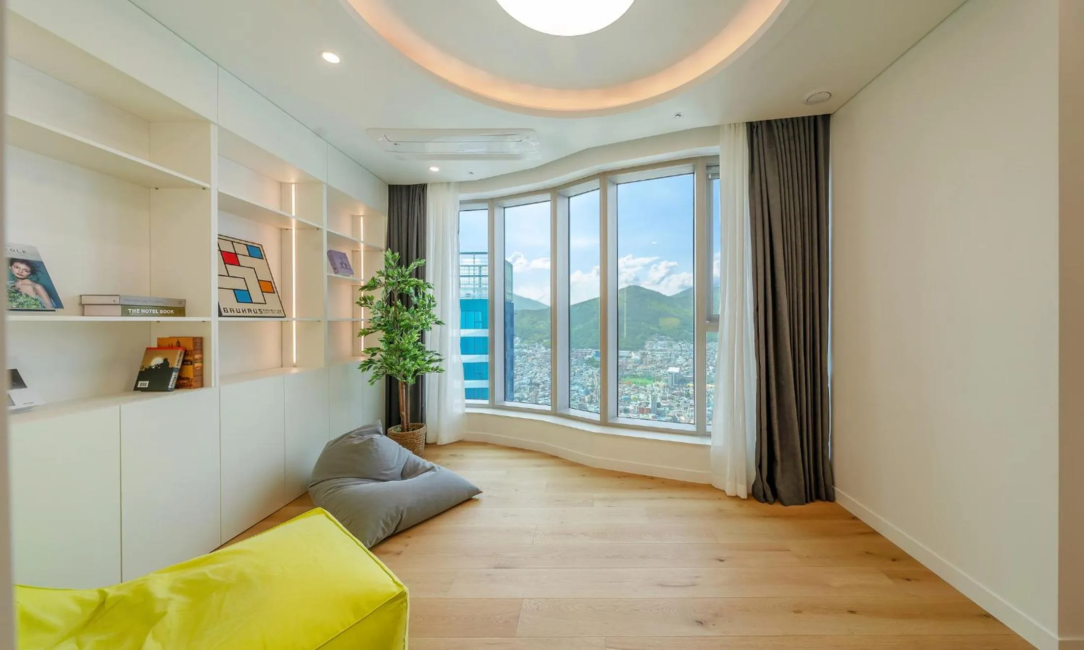 Busan Station BOOKING THE BAY