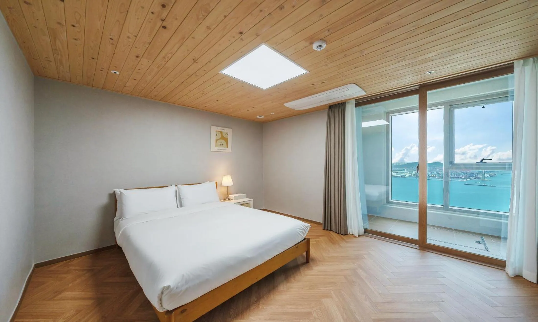 Bed in Busan Station BOOKING THE BAY