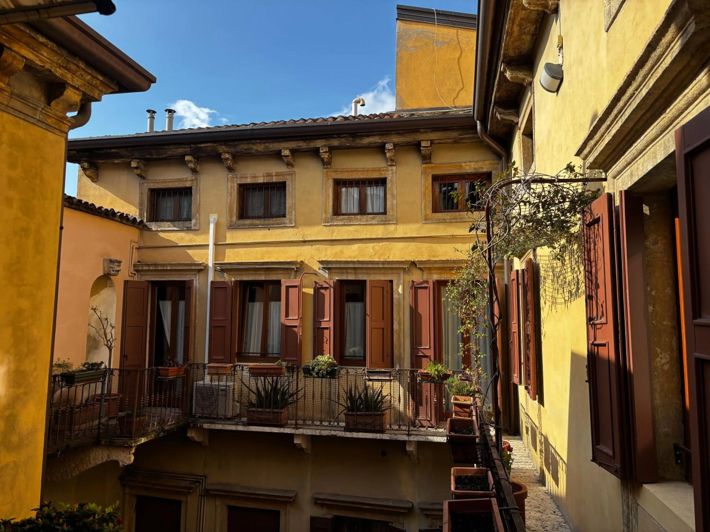 Protezione della Giovane - female hostel
