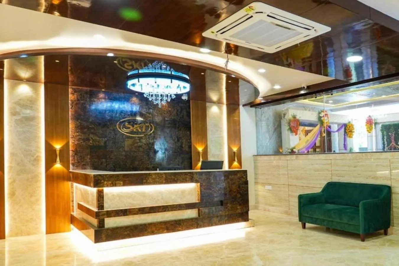 Lobby or reception in Sri Krishna Inn - Kempegowda Airport Bangalore