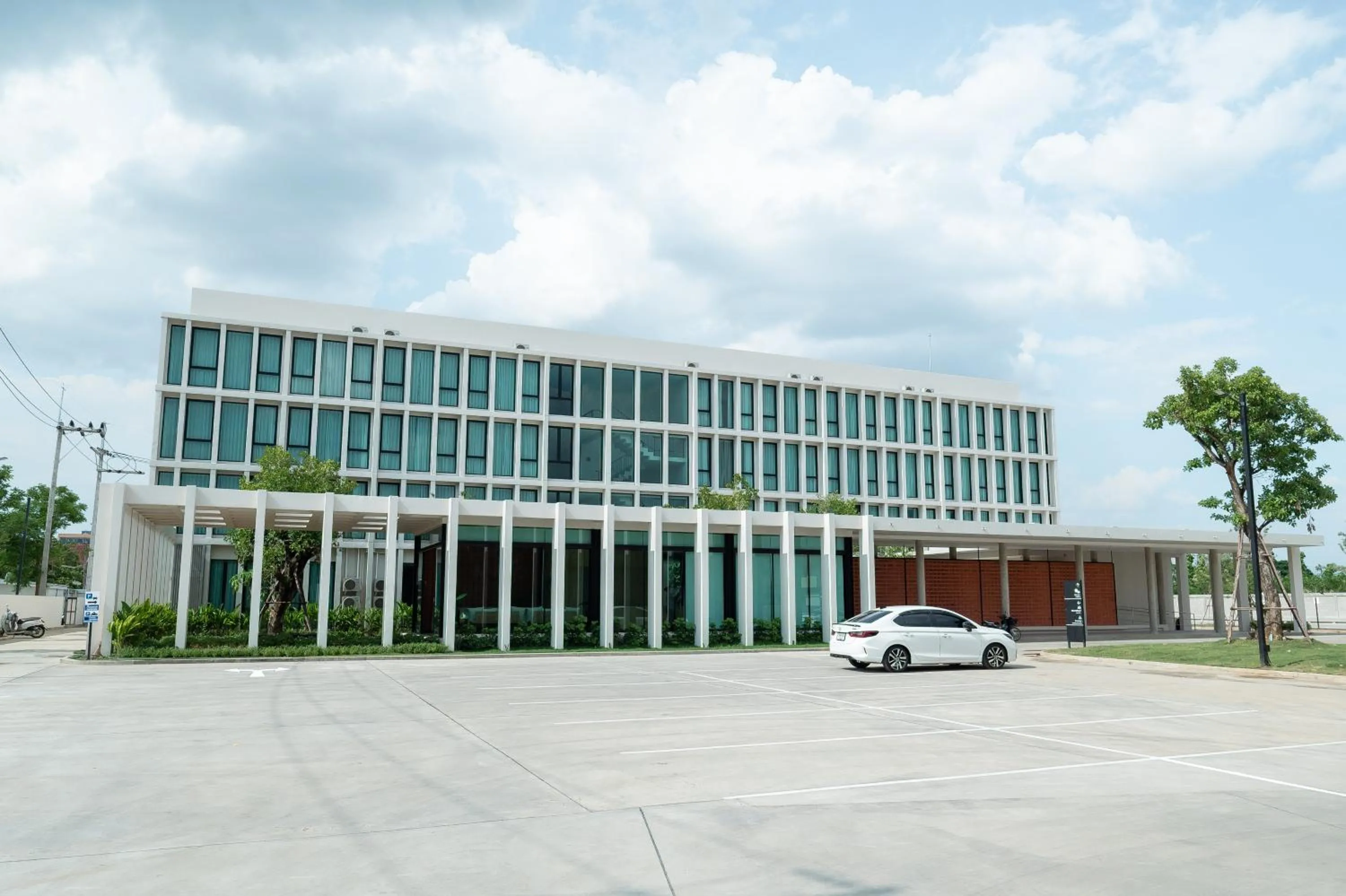 Parking in Pillows boutique hotel