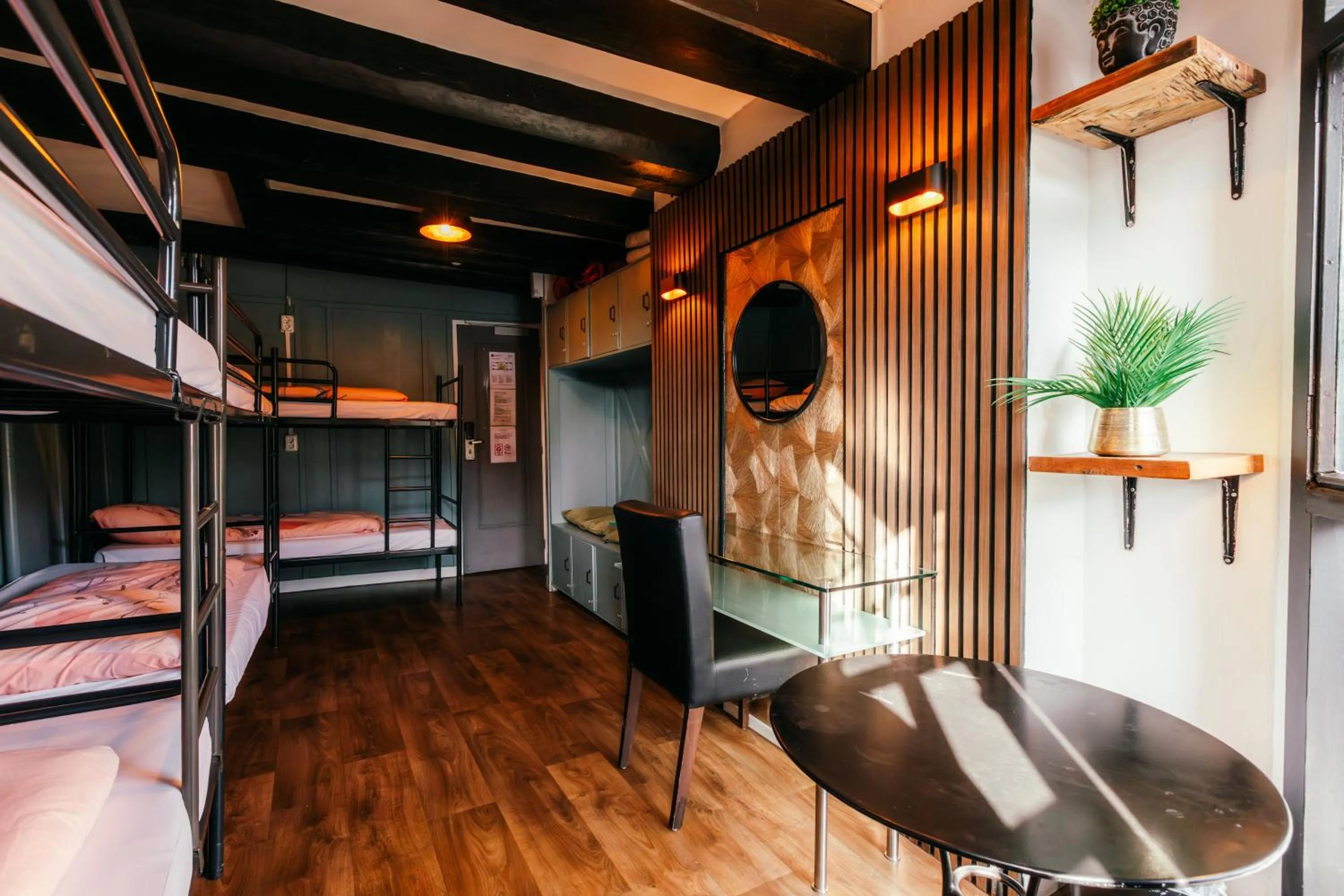 Bed in Amsterdam Downtown Hotel Canal View