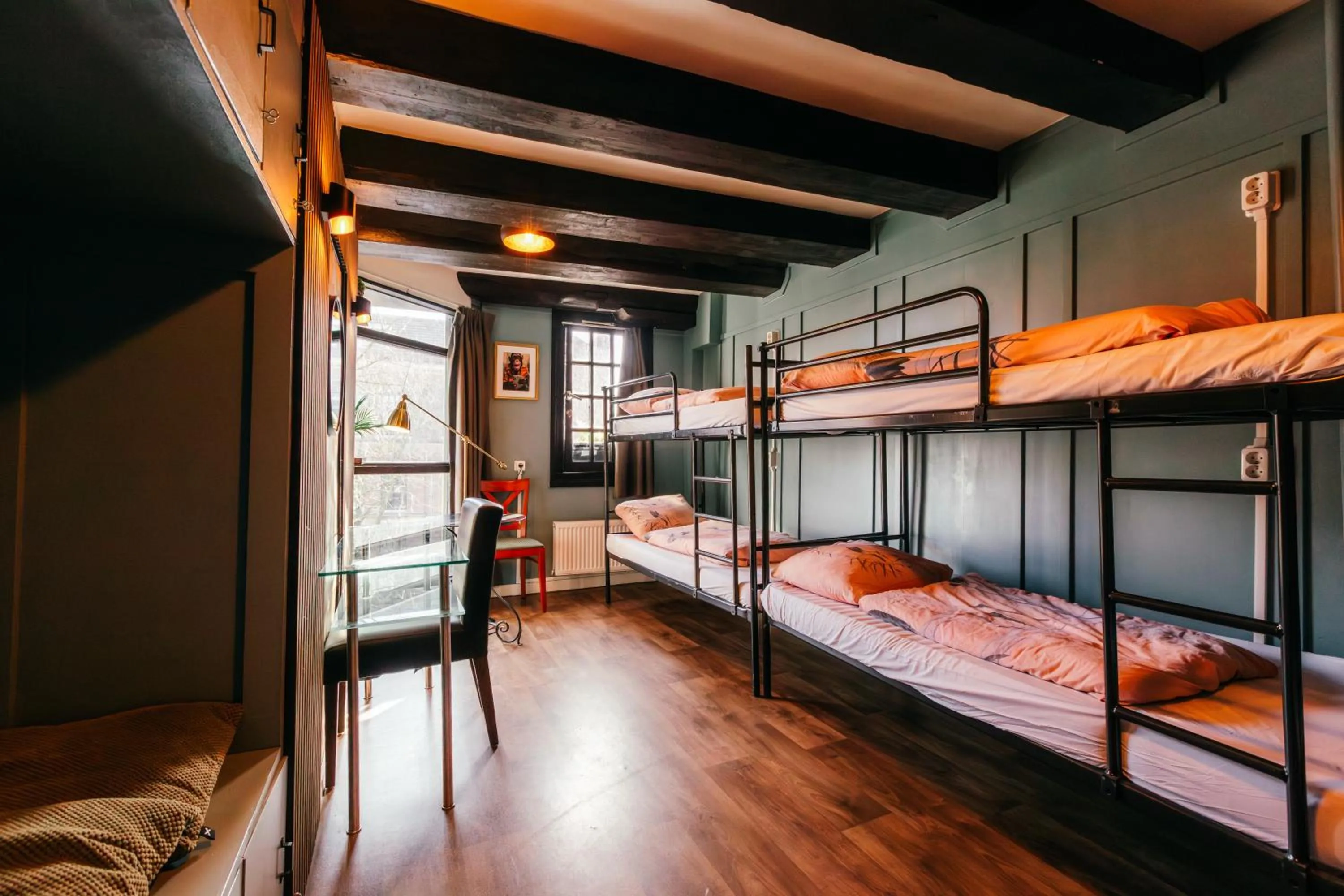 Bed in Amsterdam Downtown Hotel Canal View