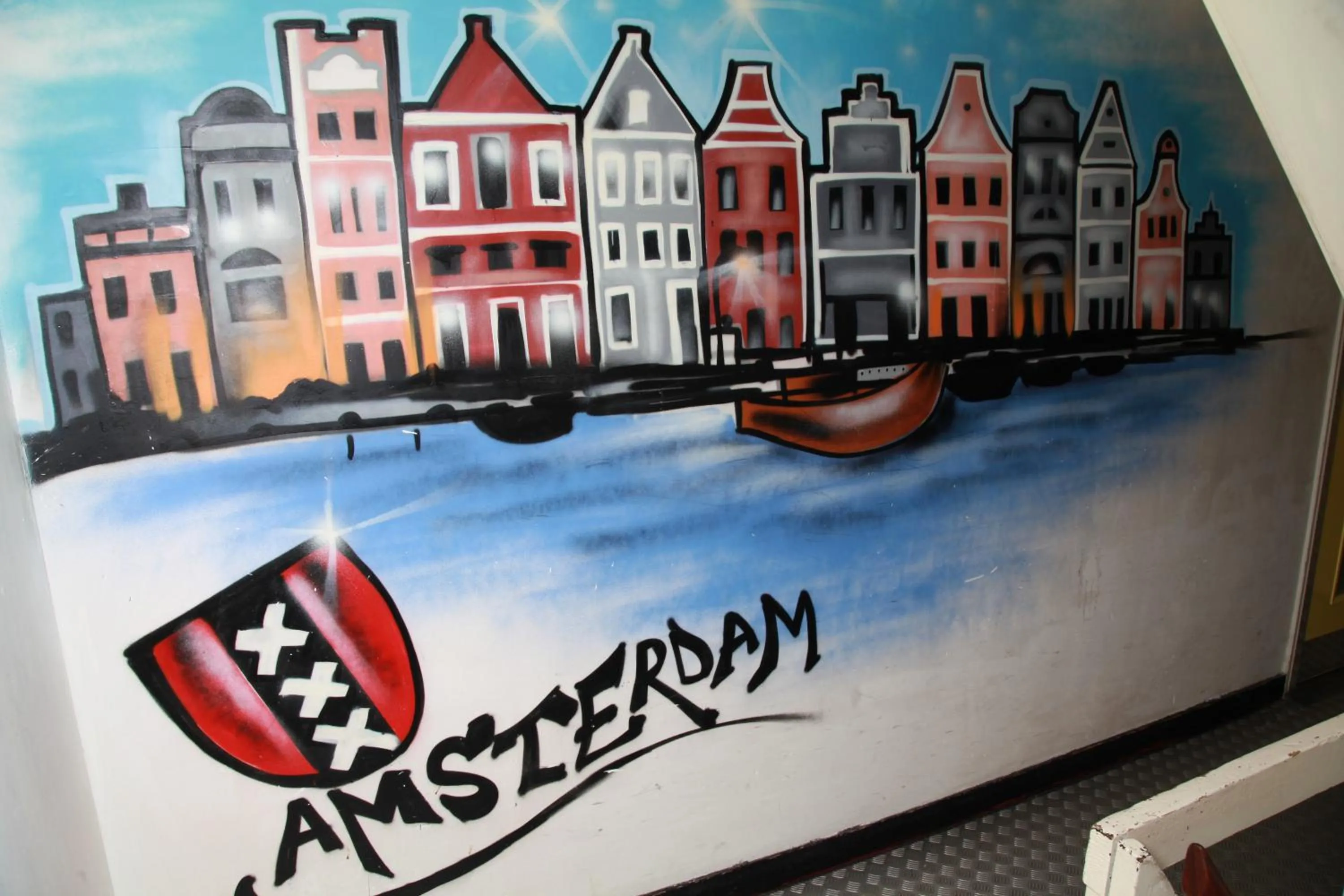 Communal lounge/ TV room in International Budget Hostel City Center