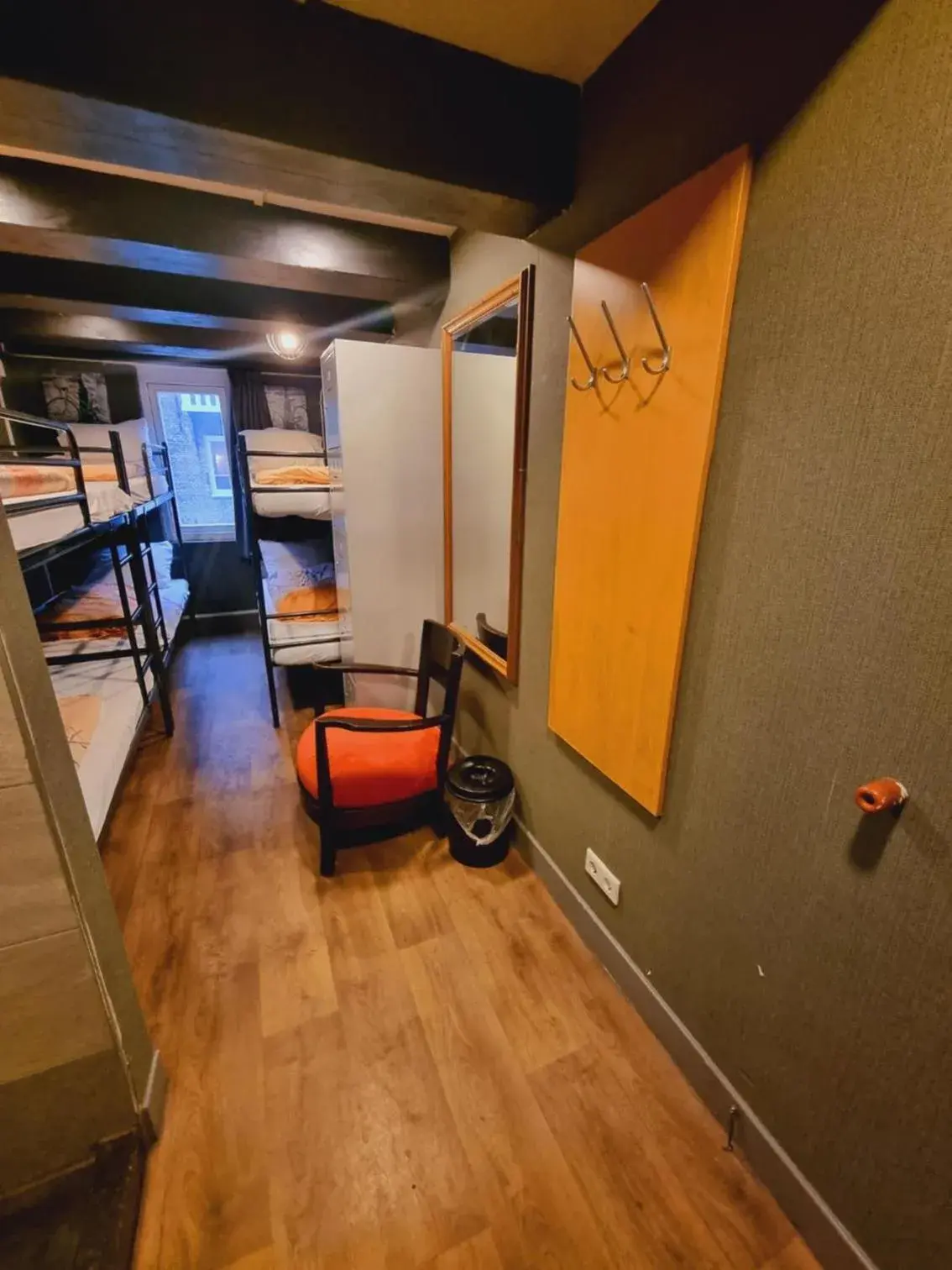 Family Room with Shower in Amsterdam Downtown Hotel Canal View Family Room with Shower in Amsterdam Downtown Hotel Canal View