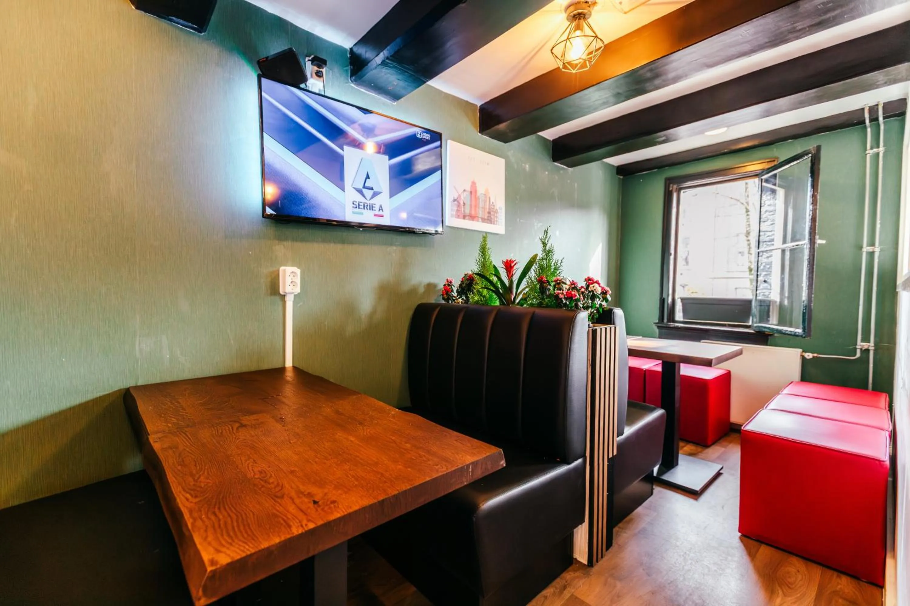 Communal lounge/ TV room, Bed in International Budget Hostel City Center