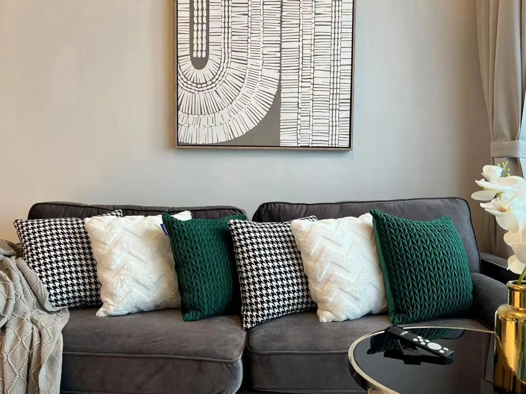 Living room in LUXE Infinitum KLCC by WSD