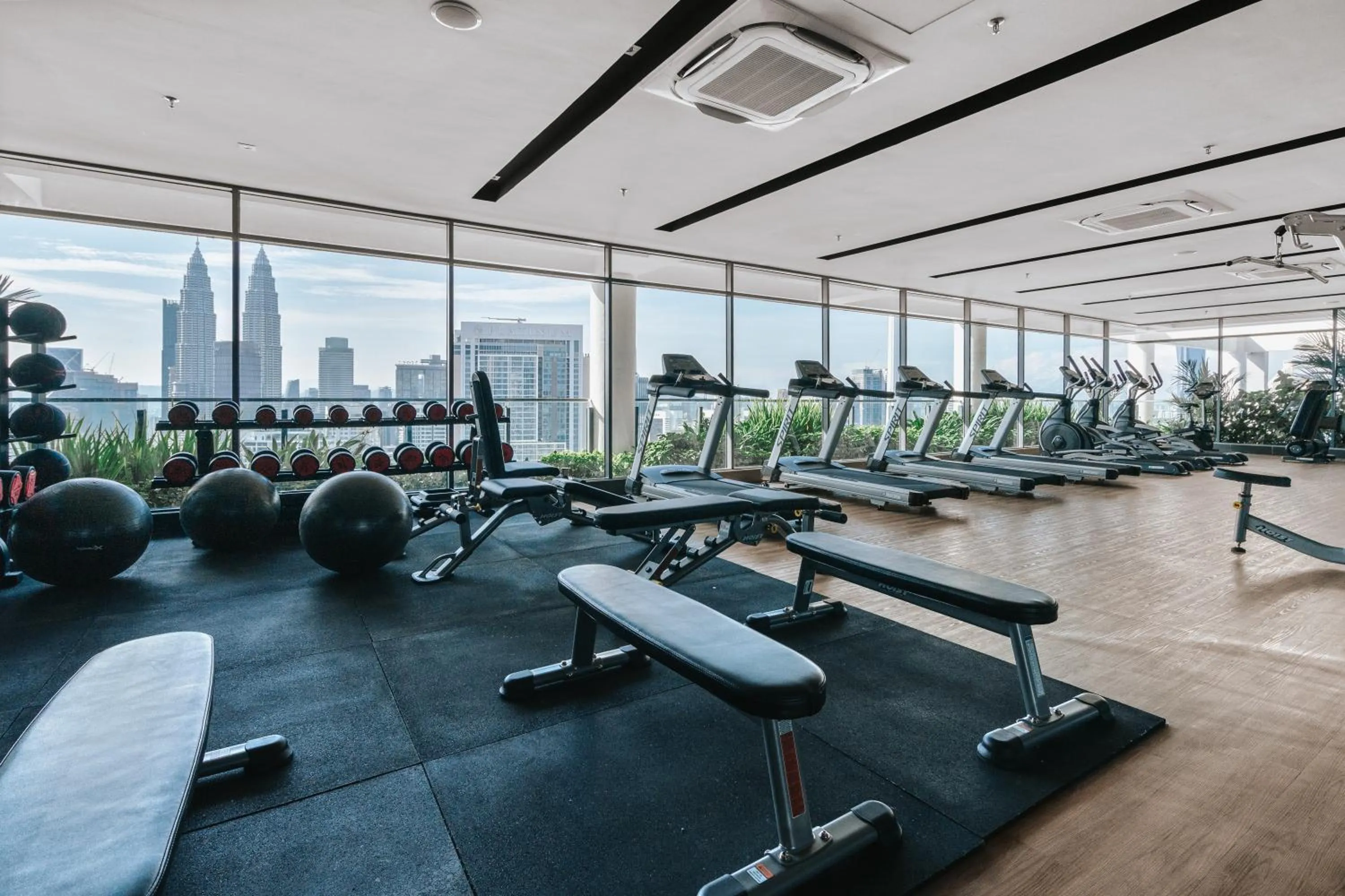 Fitness centre/facilities in LUXE Infinitum KLCC by WSD