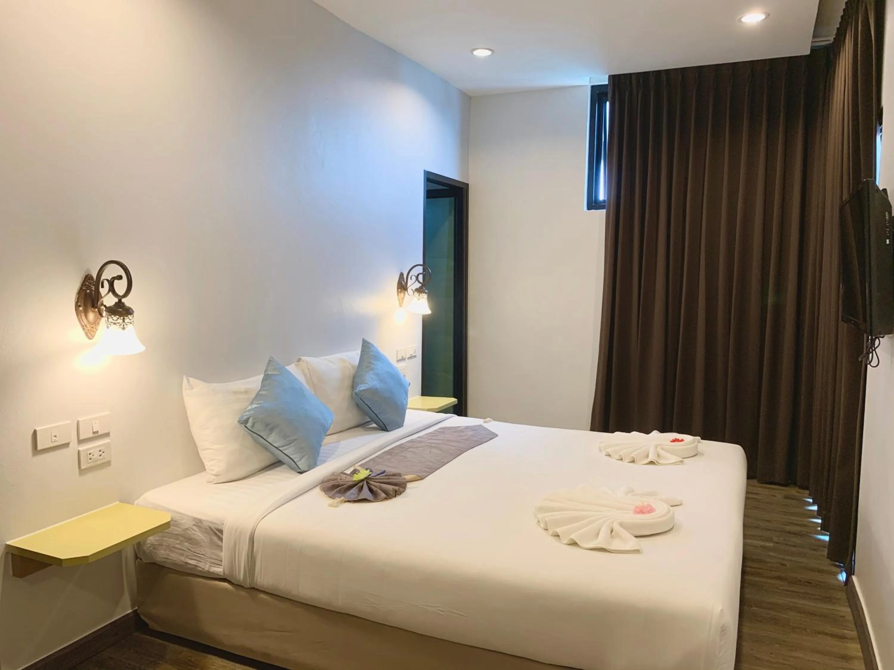 Bed in Behind The Scene Hotel Club @ Samui