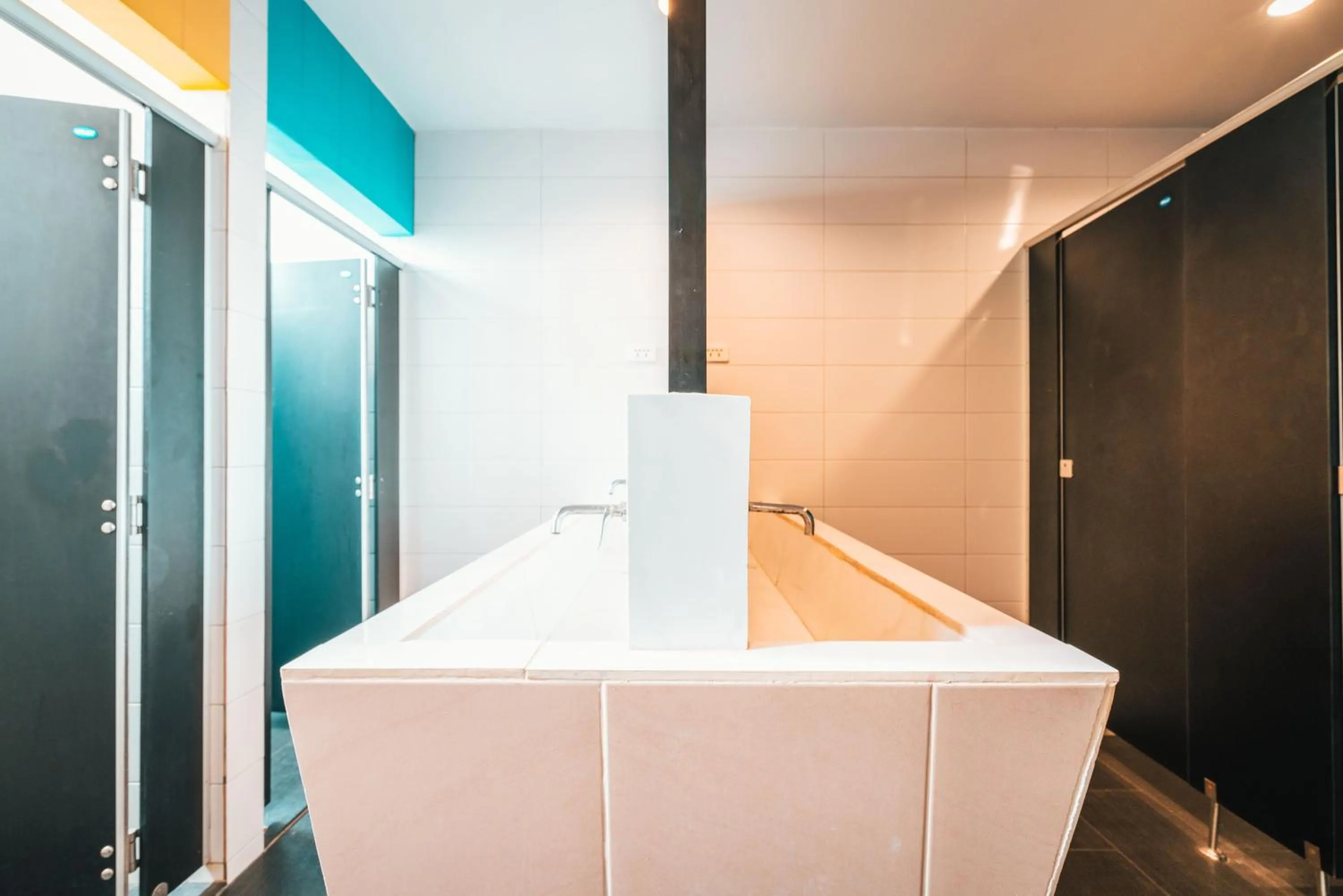 Shower in Behind The Scene Hotel Club @ Samui