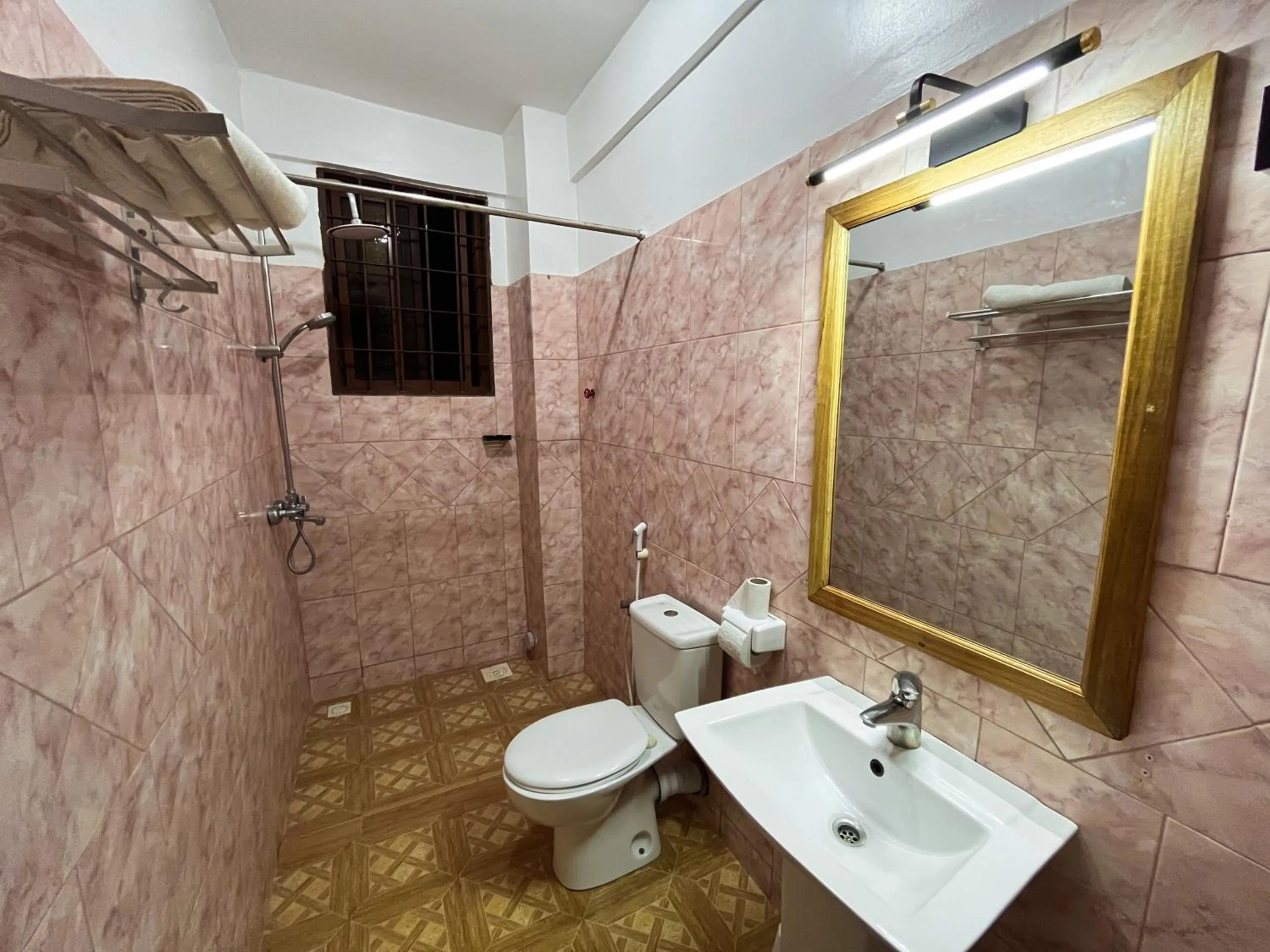 Bathroom in Njiro Climax