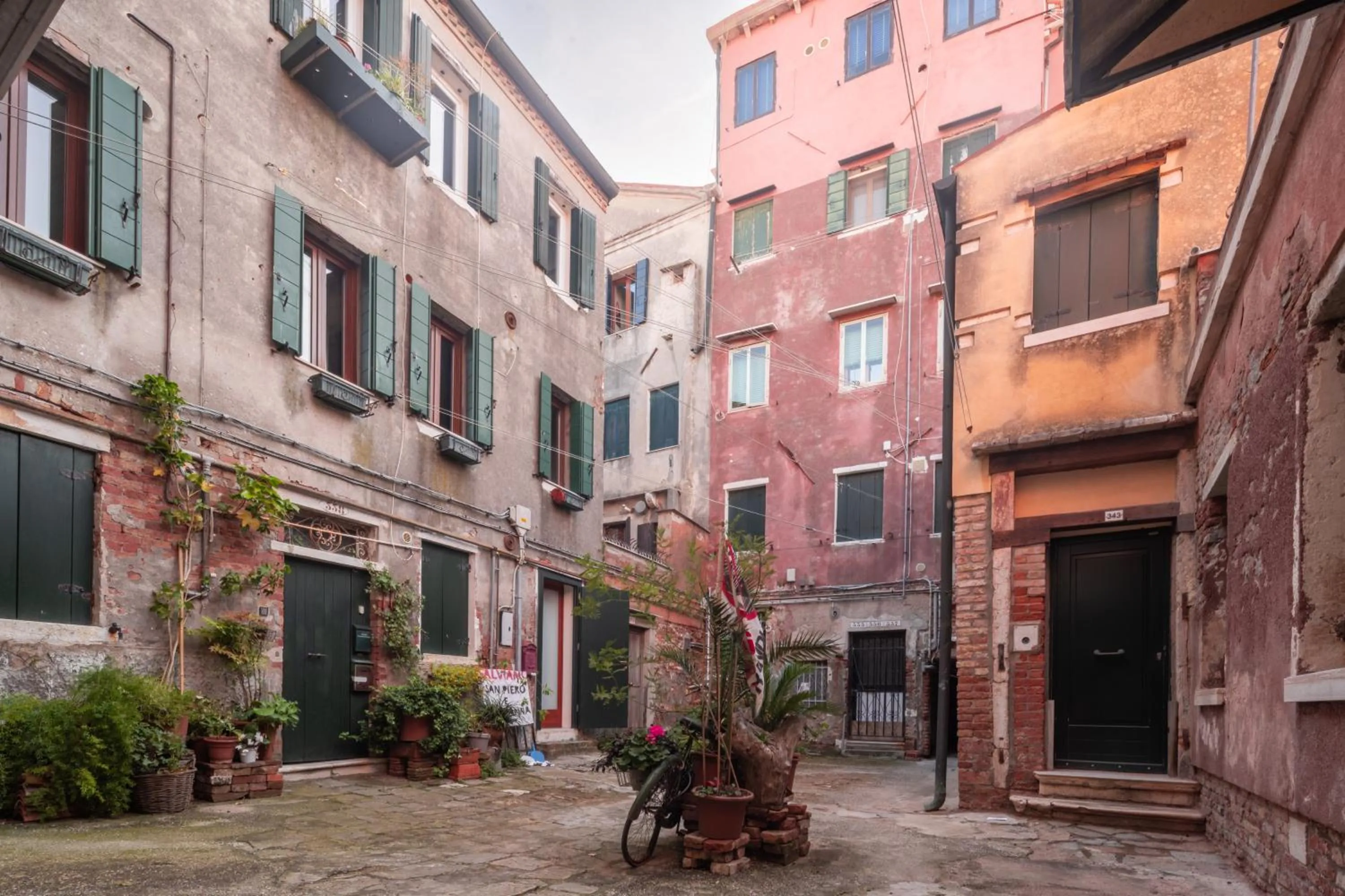 Neighbourhood in San Pietro Cozy Studio R&R