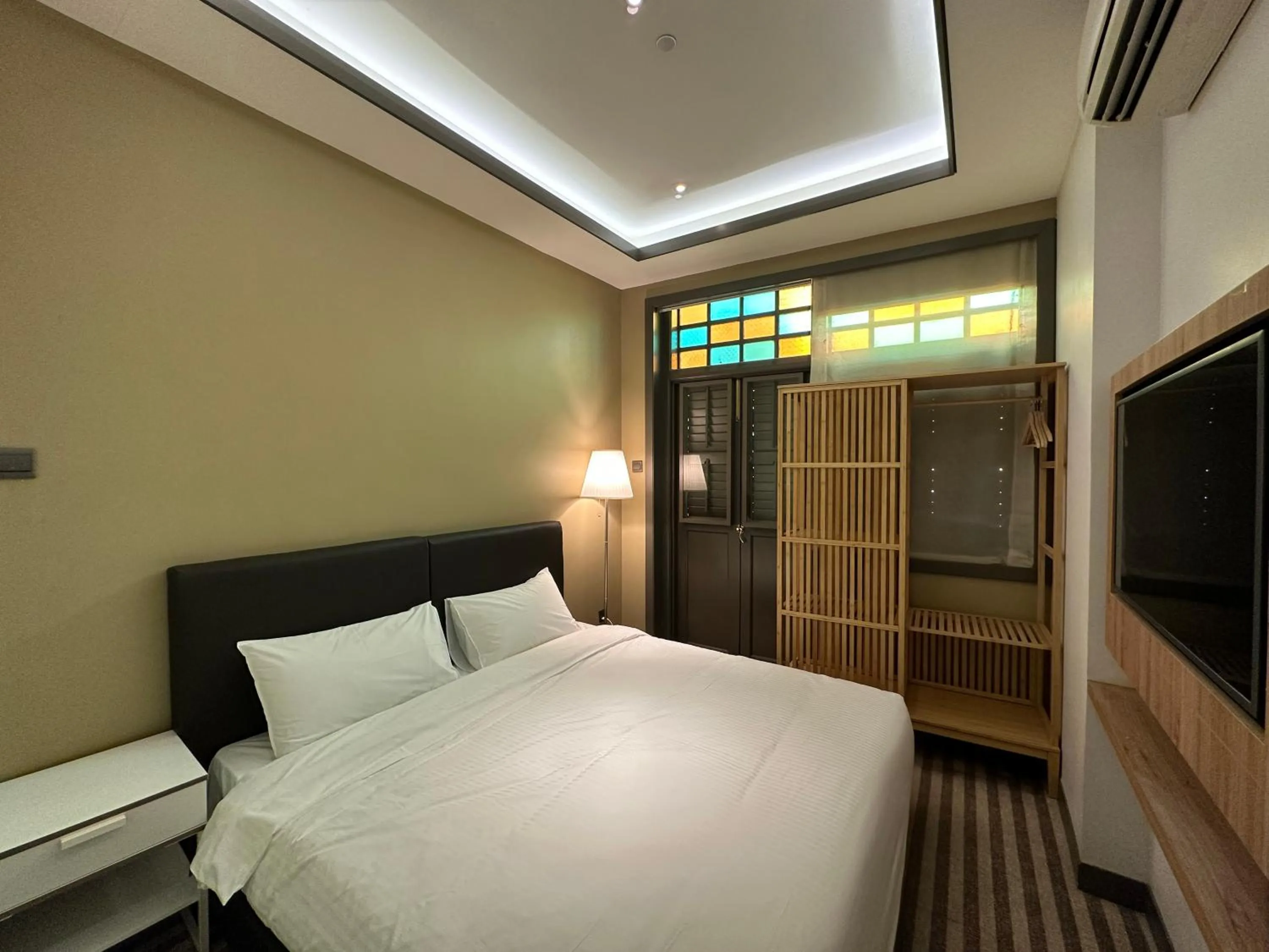 Bedroom, Bed in Dash Living Rochor