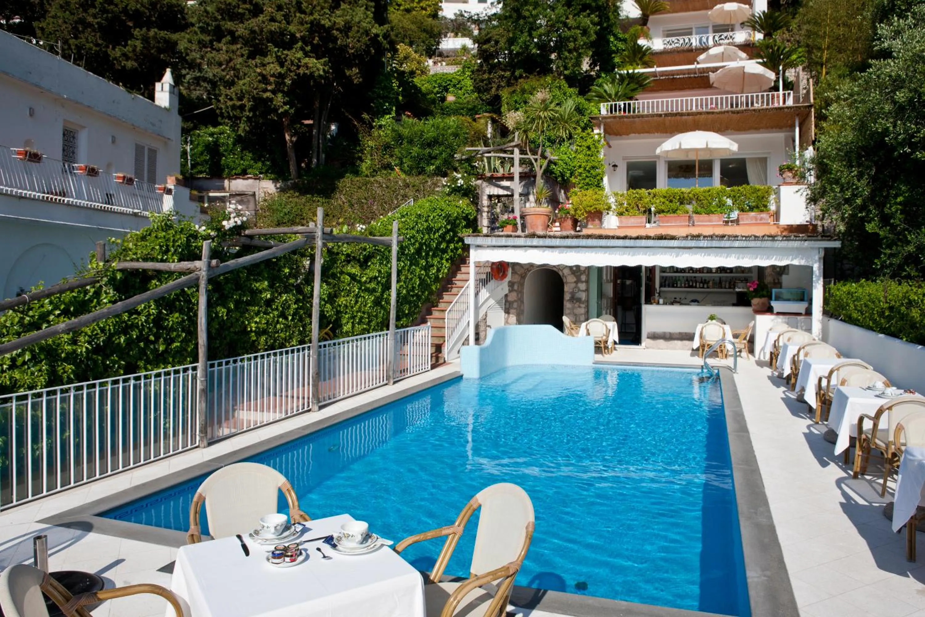 Swimming pool in Hotel Villa Brunella