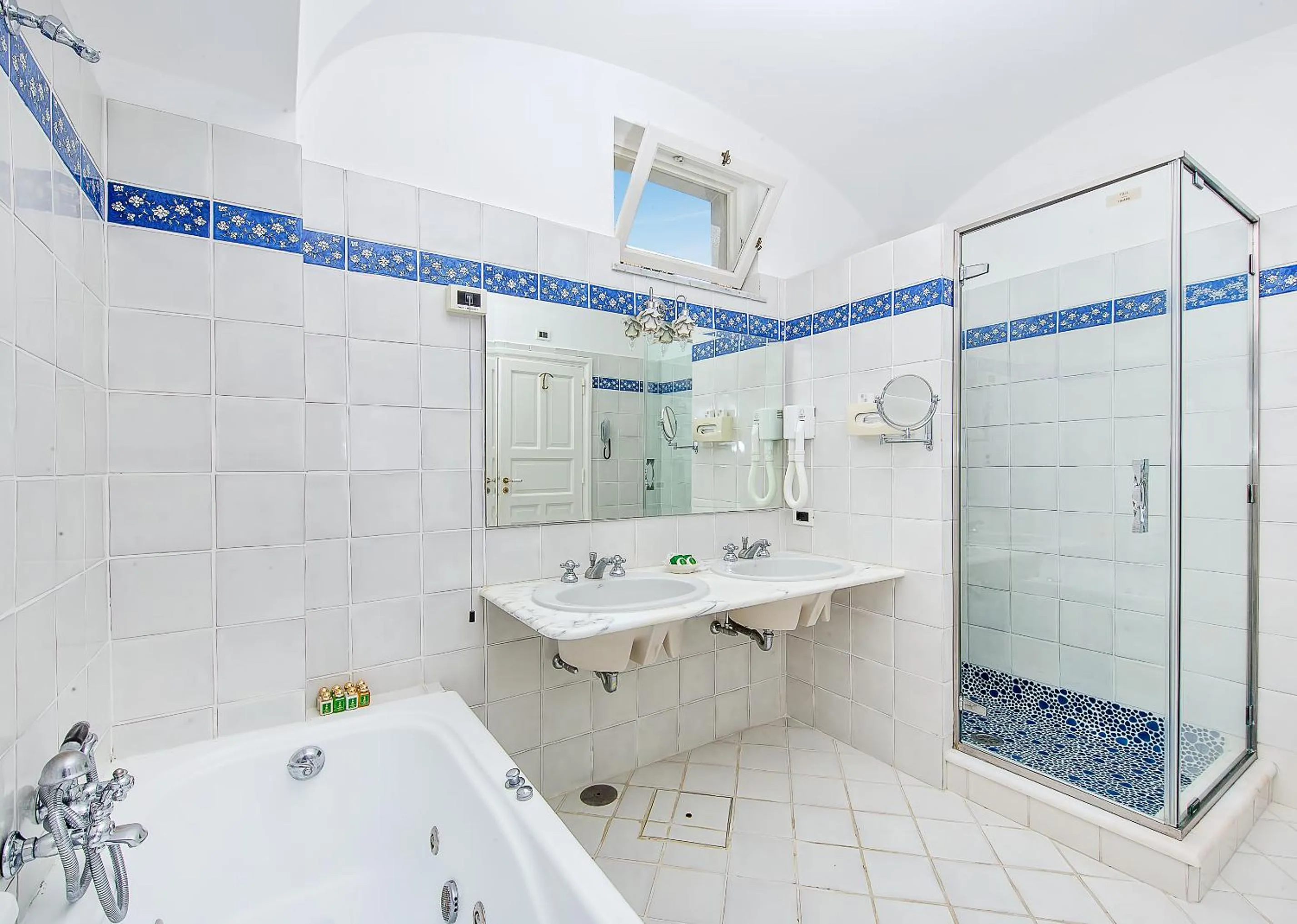 Bathroom in Hotel Villa Brunella