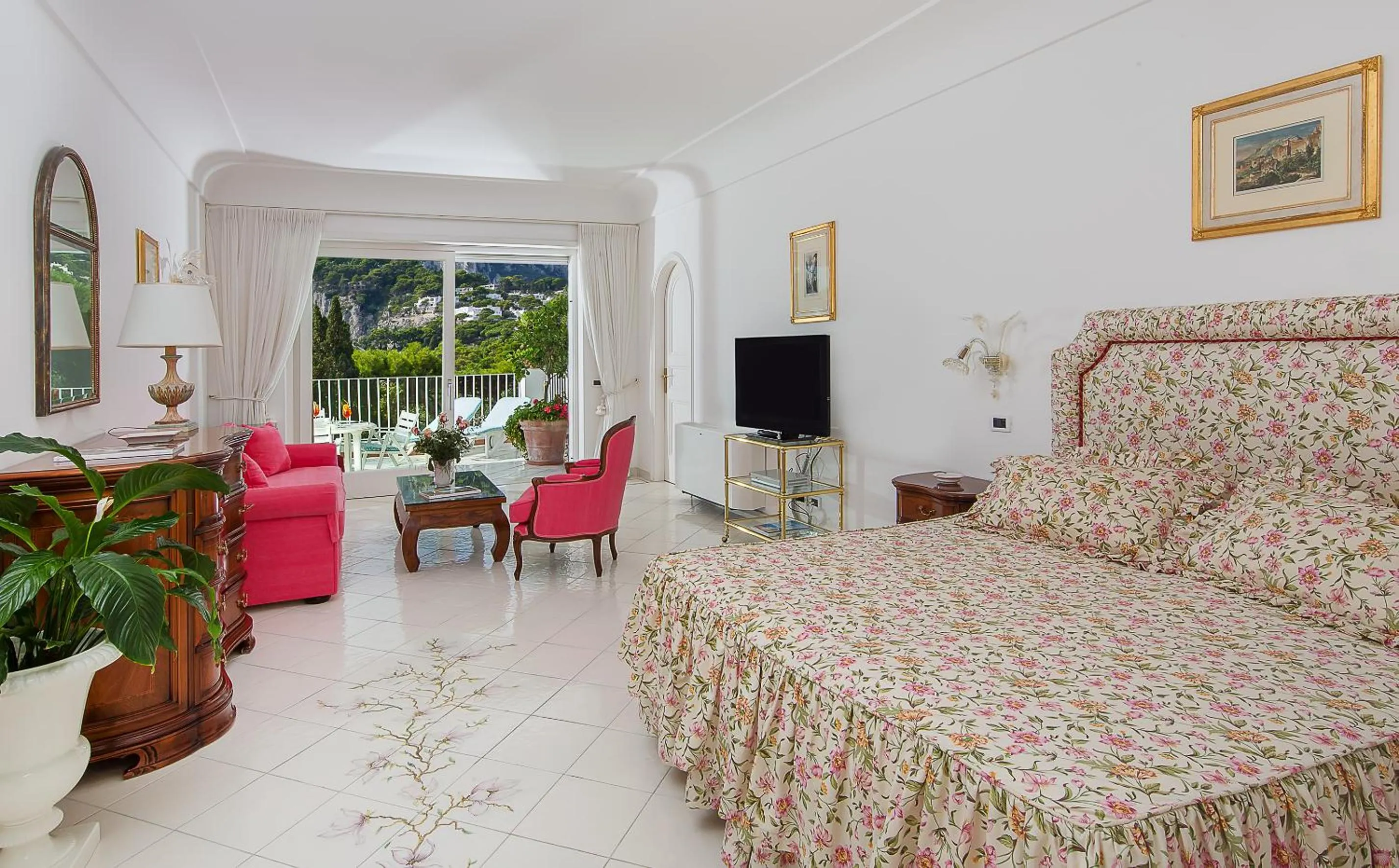 Living room, Bed in Hotel Villa Brunella