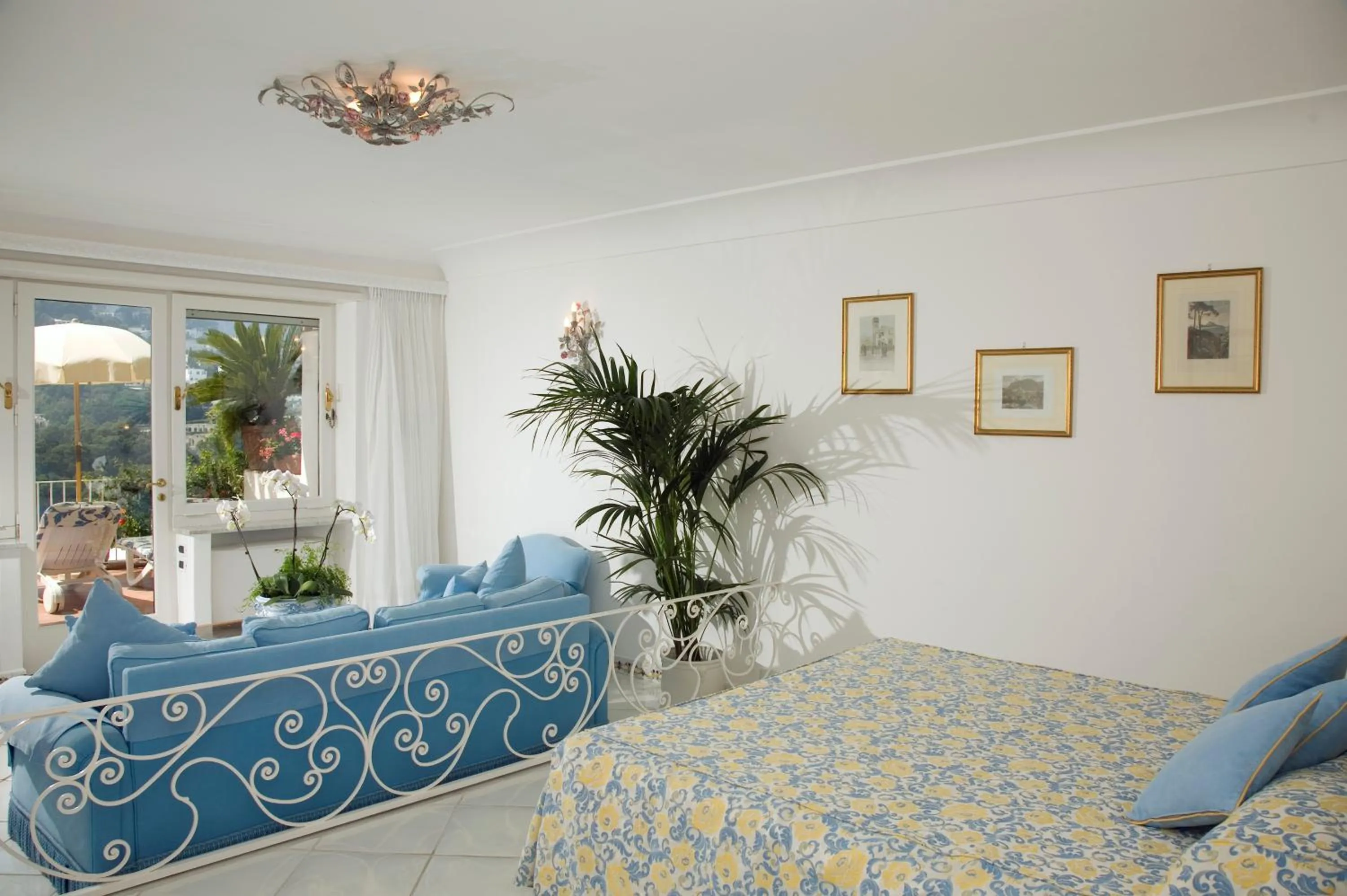 Seating area, Bed in Hotel Villa Brunella