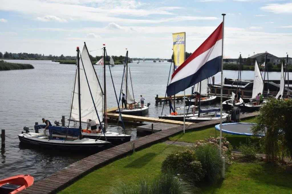 Het Toppunt groot vakantiehuis aan het water