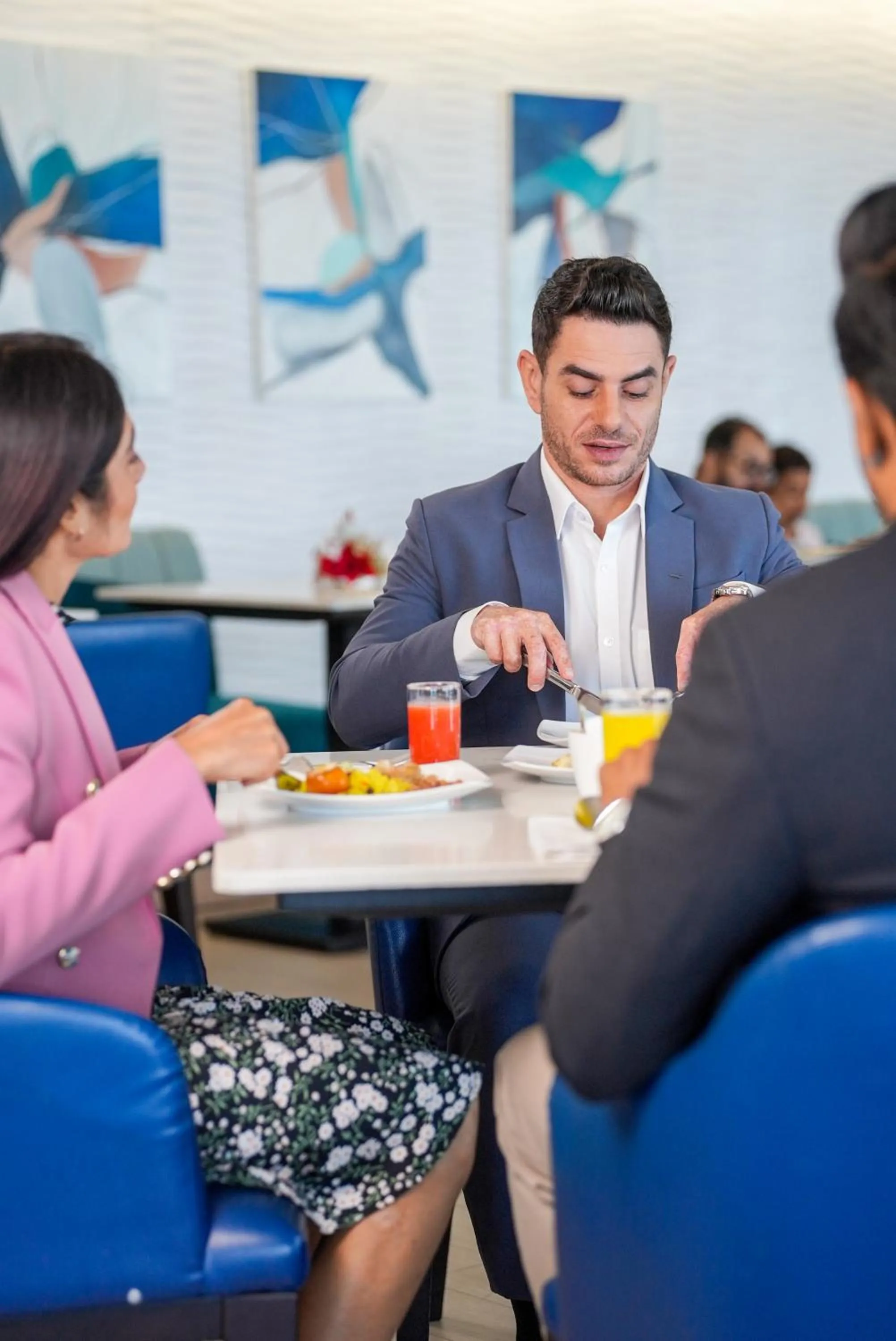 Restaurant/places to eat in Radisson Hotel Colombo