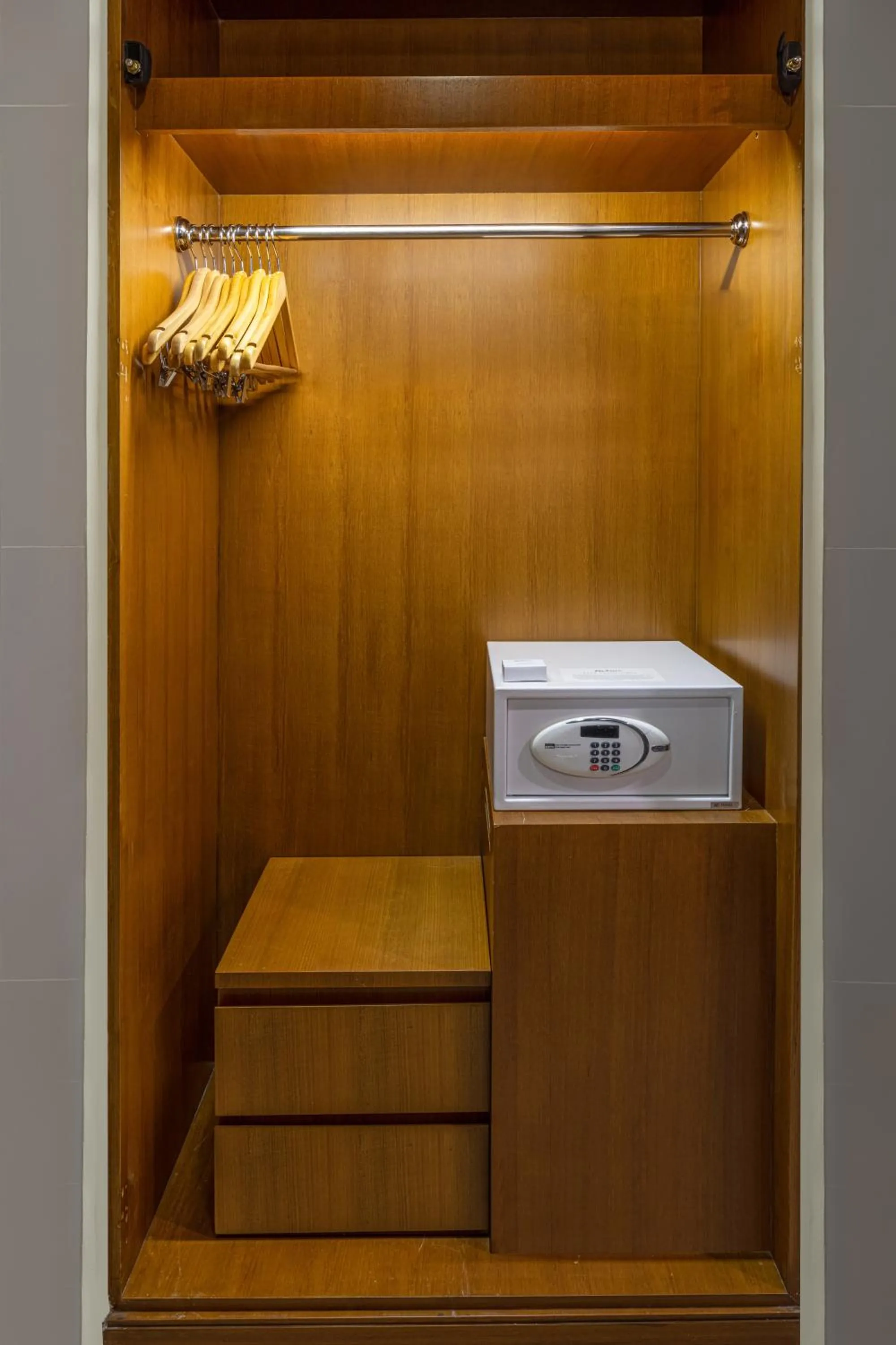 wardrobe in Radisson Hotel Colombo