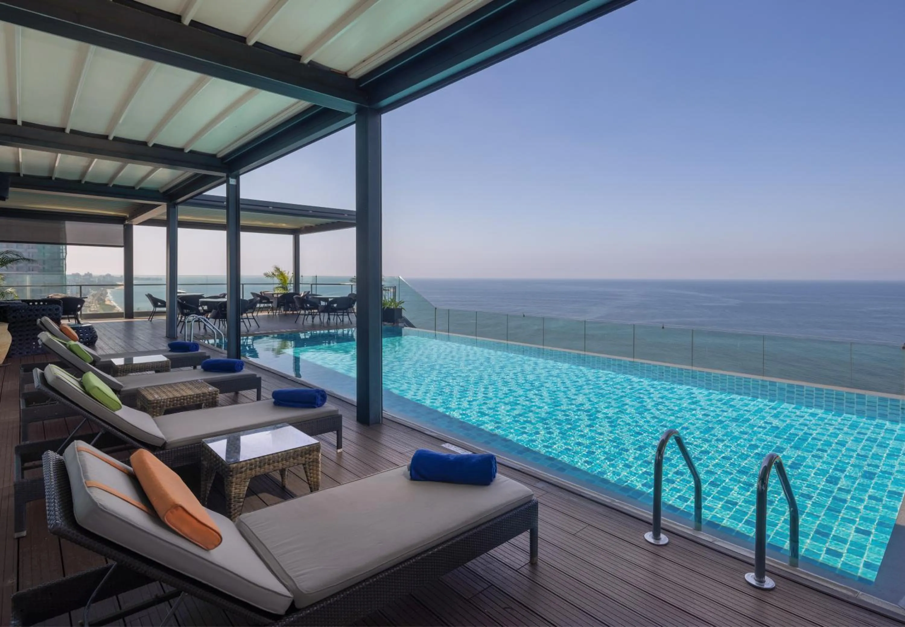 Patio in Radisson Hotel Colombo