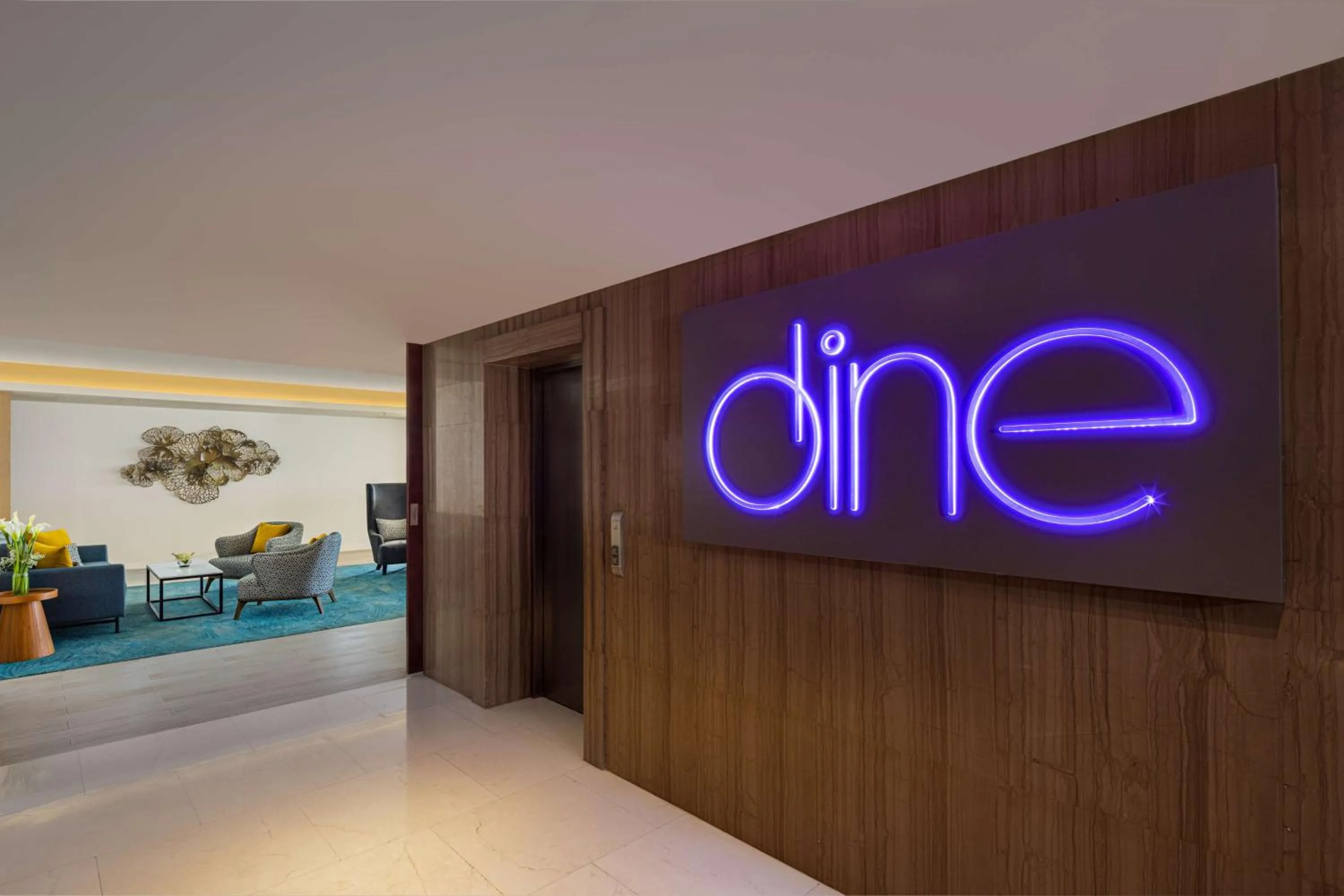 Restaurant/places to eat, Bed in Radisson Hotel Colombo