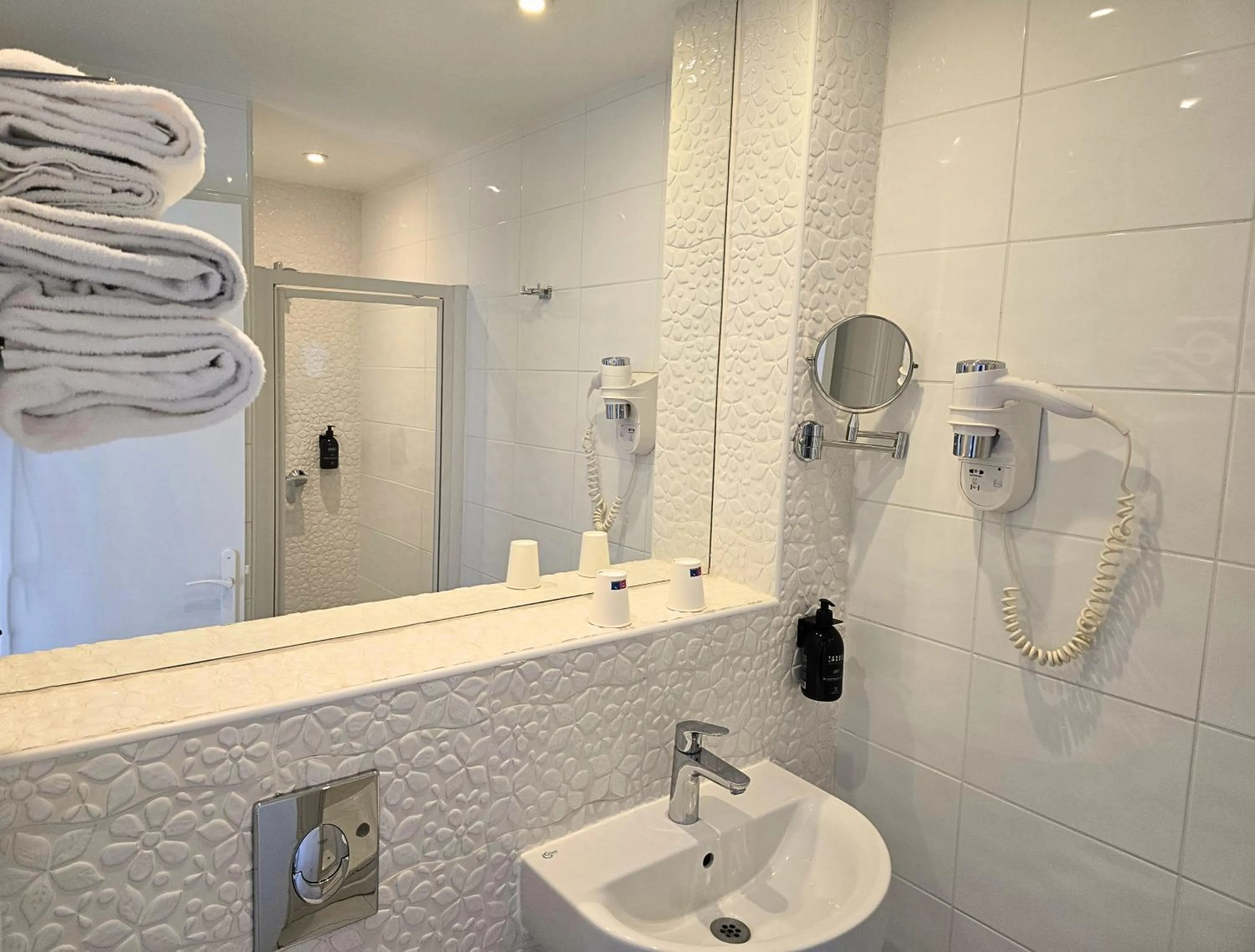 Bathroom in Nyx Hôtel Indépendant Perpignan Centre Gare