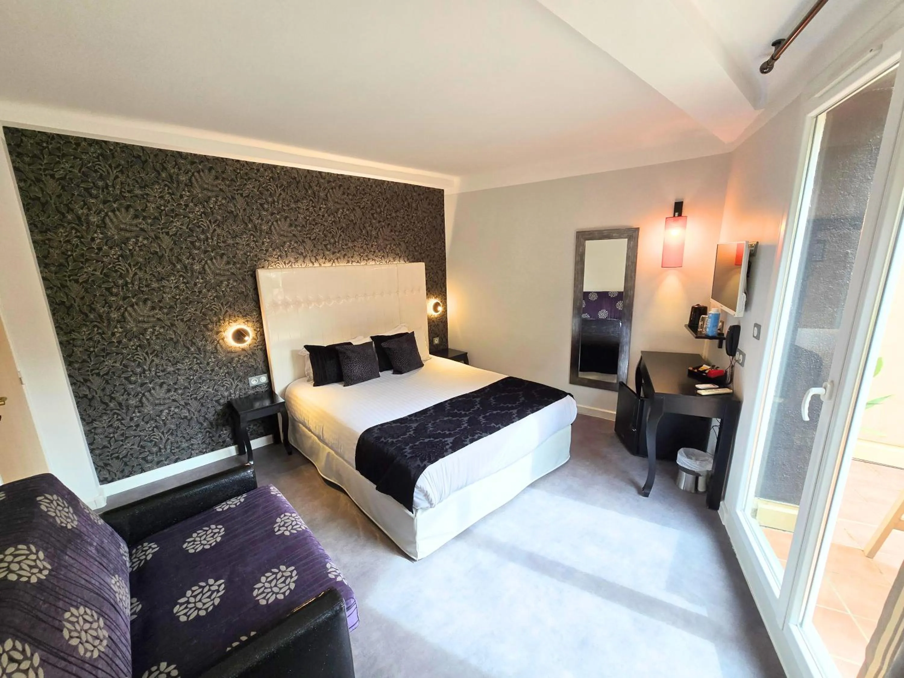 Photo of the whole room, Bed in Nyx Hôtel Indépendant Perpignan Centre Gare