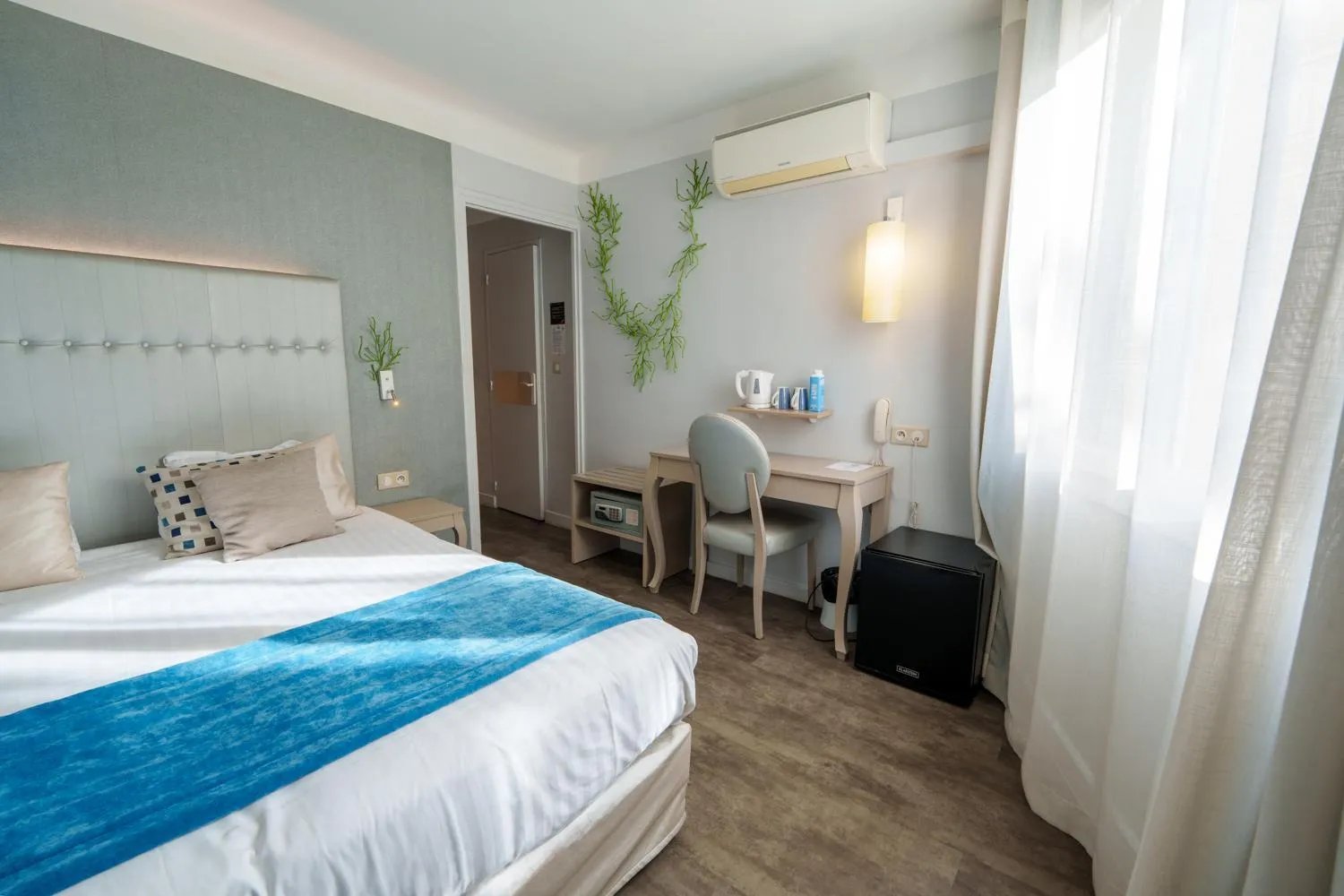 Photo of the whole room, Bed in Nyx Hôtel Indépendant Perpignan Centre Gare