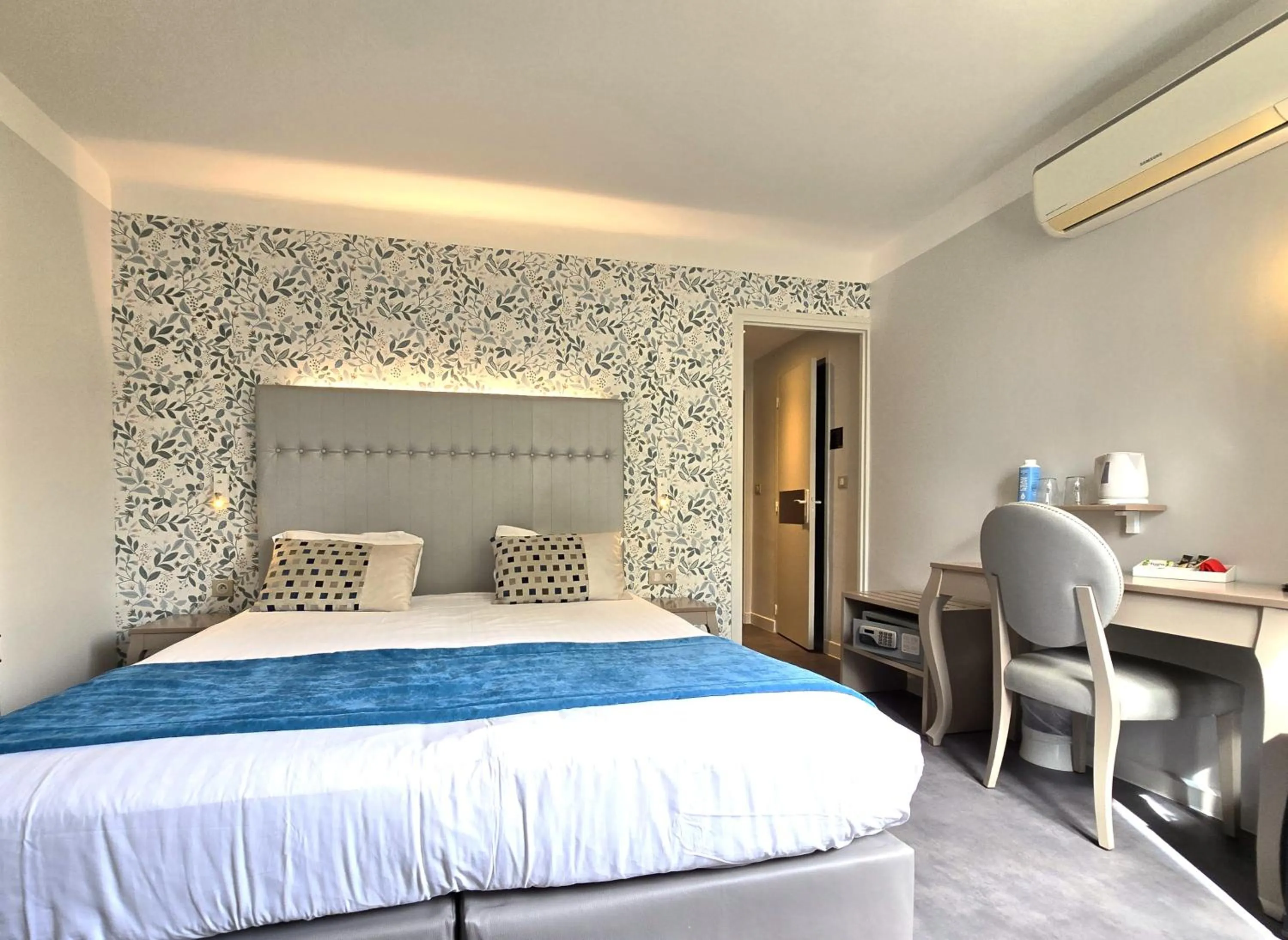 Photo of the whole room, Bed in Nyx Hôtel Indépendant Perpignan Centre Gare