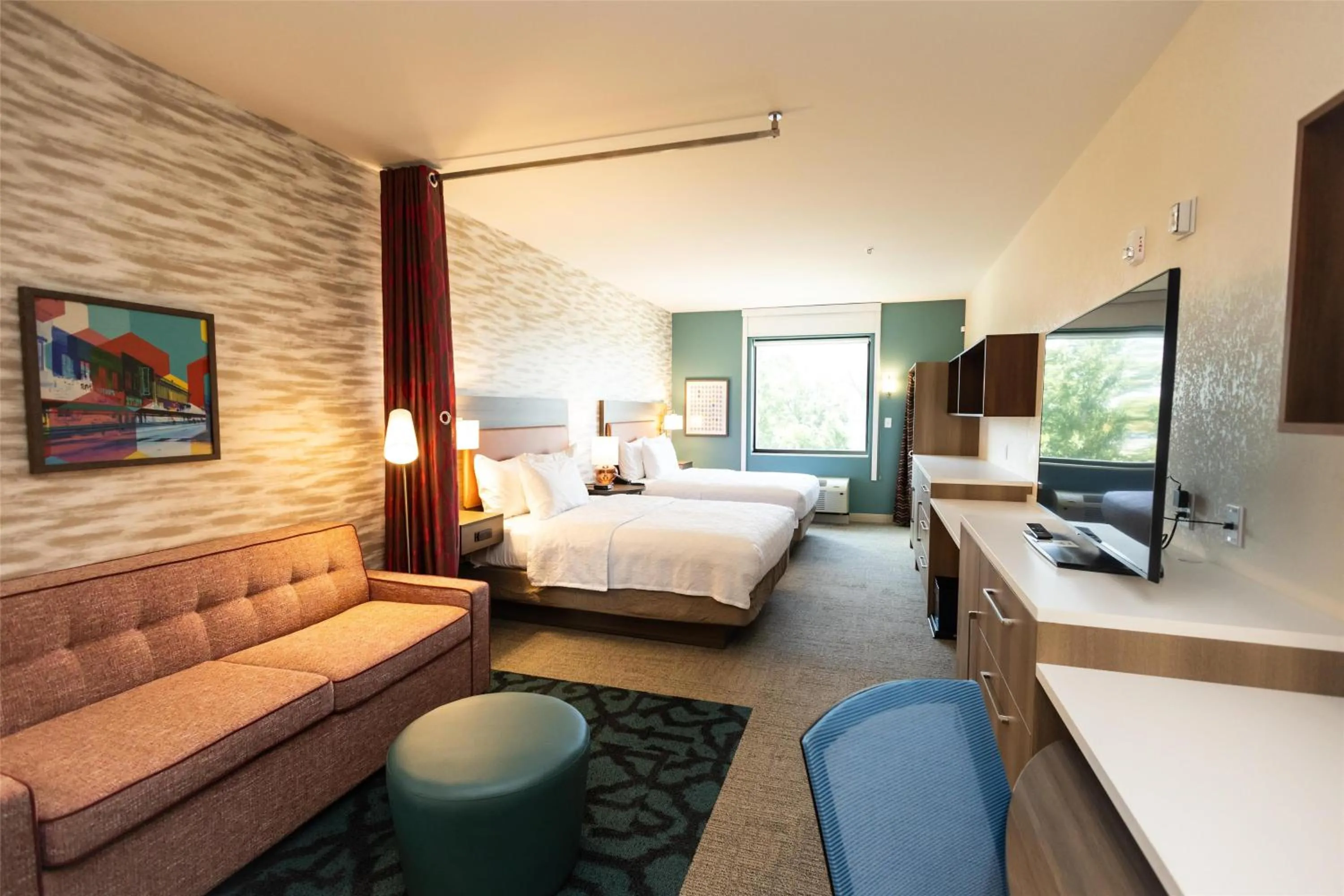 Living room, Bed in Home2 Suites By Hilton Hammond, La