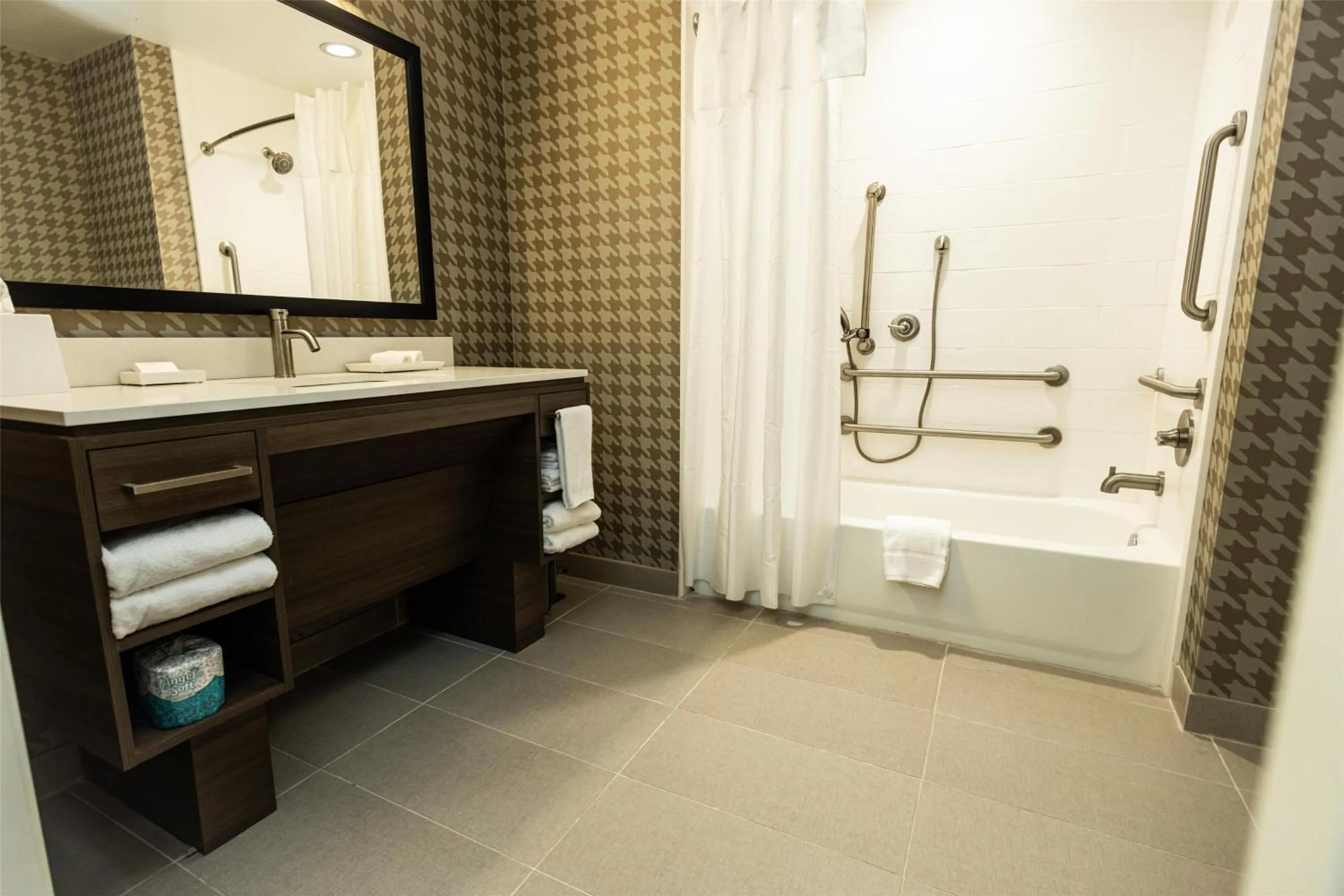 Bathroom in Home2 Suites By Hilton Hammond, La